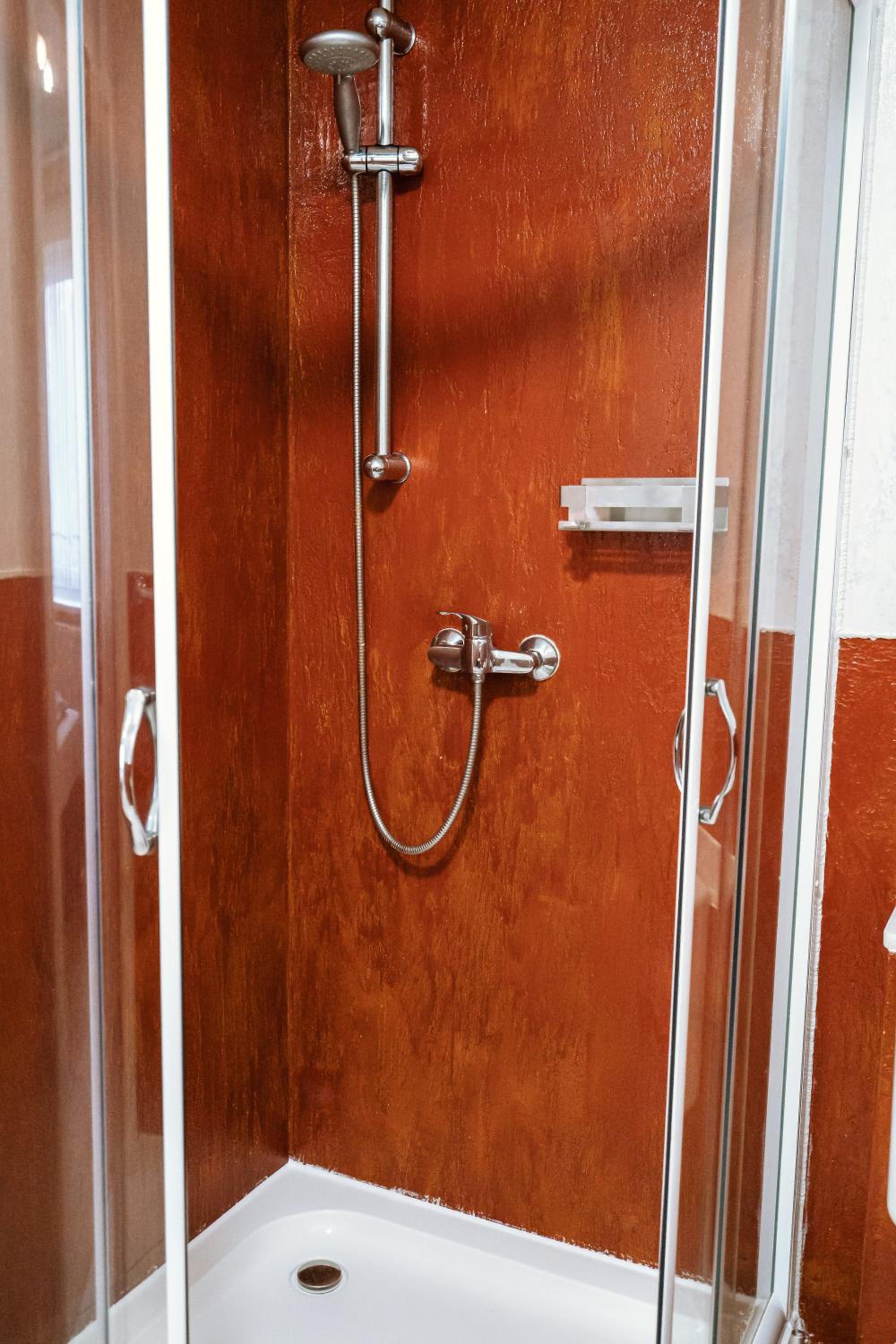 Standard Double or Twin Room - Photo 8