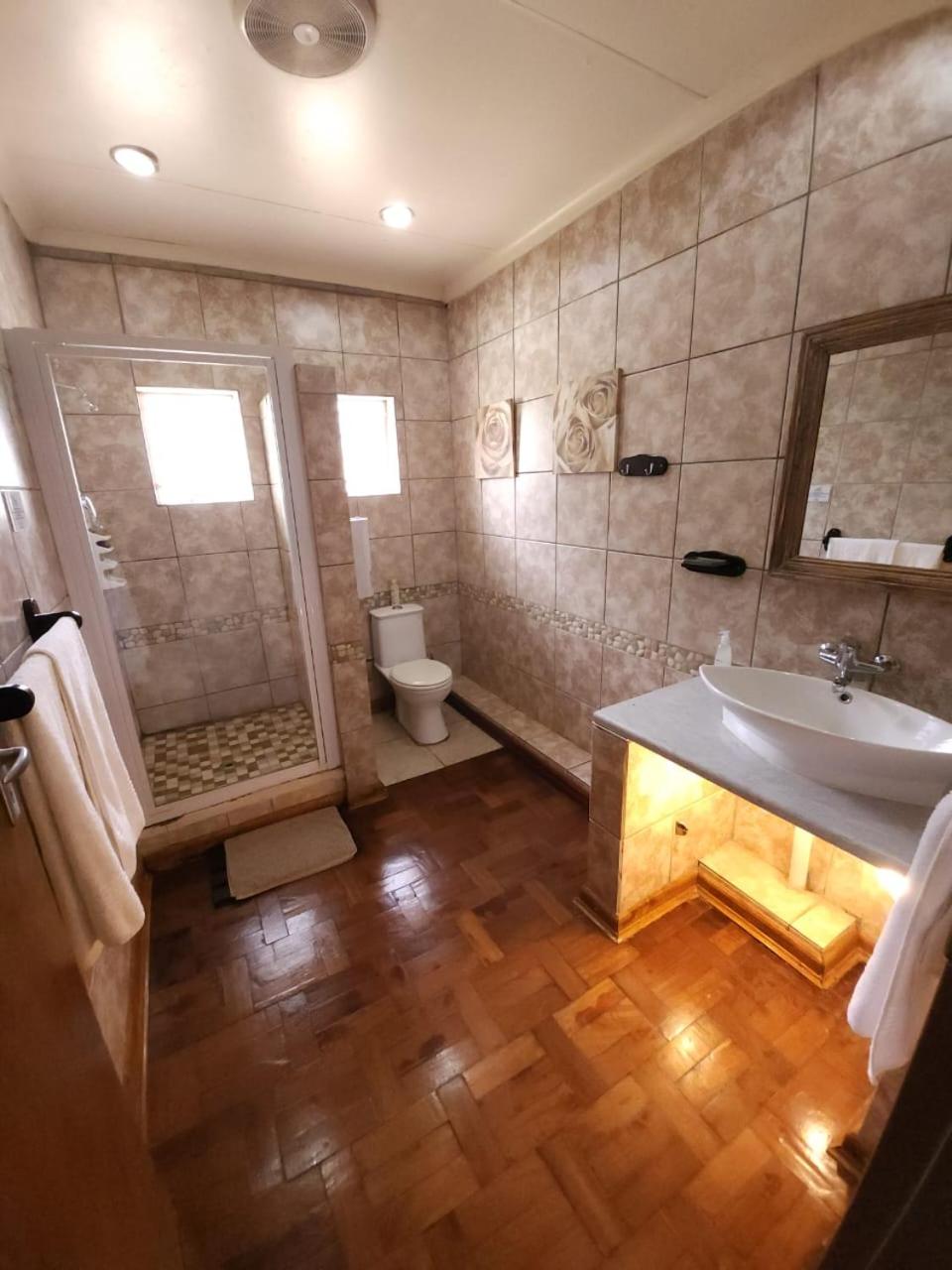 Twin Room - Photo 9