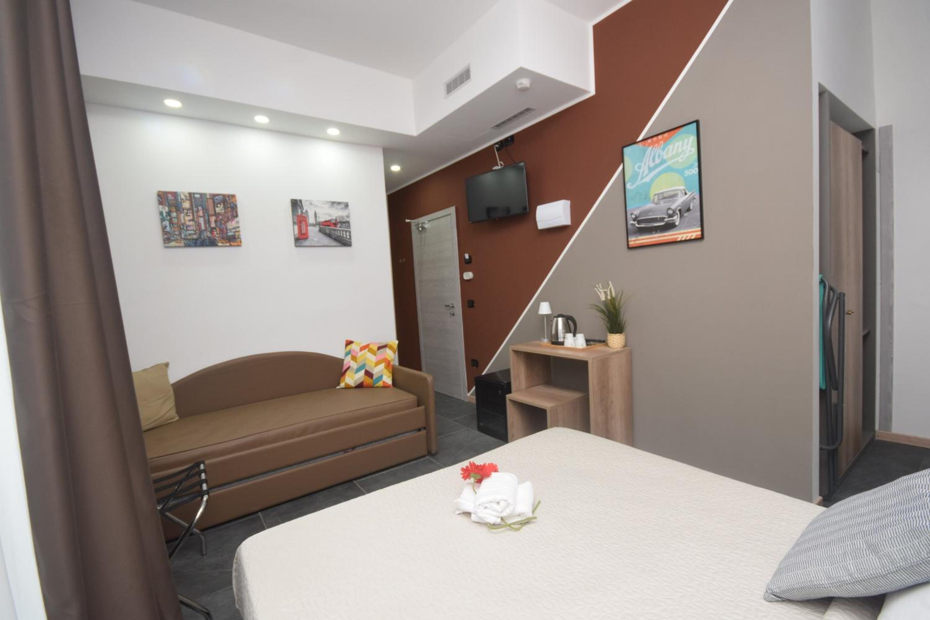 Classic Quadruple Room - Photo 22