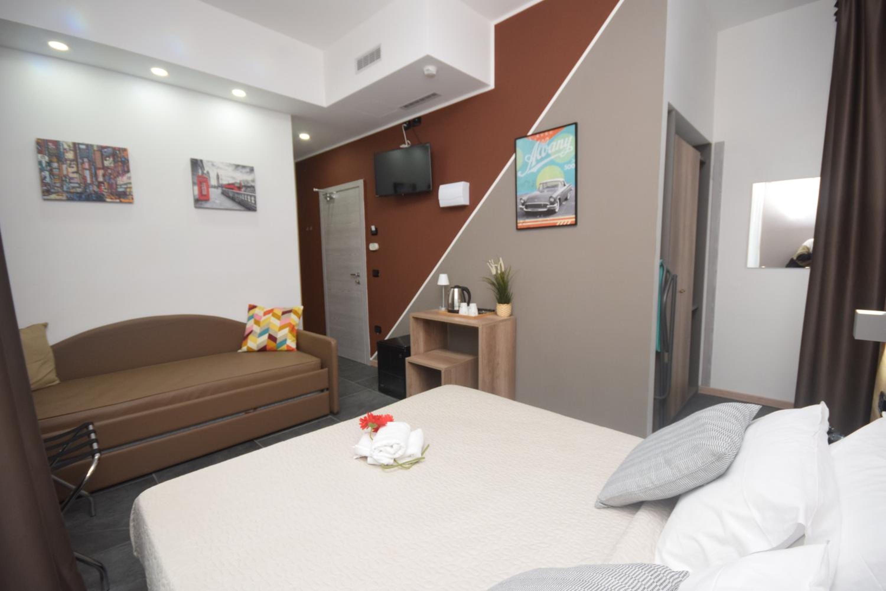 Classic Quadruple Room - Photo 20