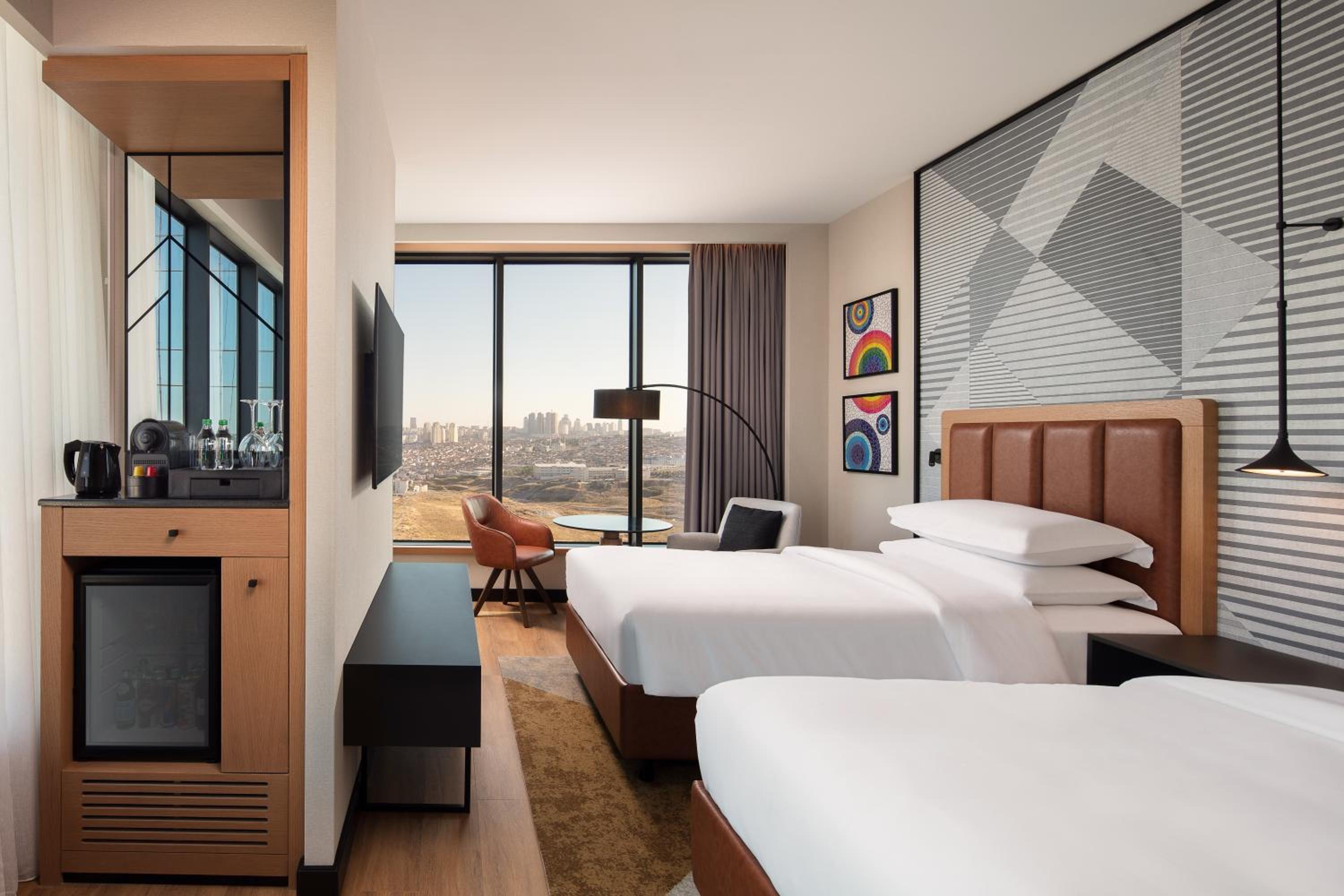 Executive Corner Twin Room with City View - Club Lounge Access