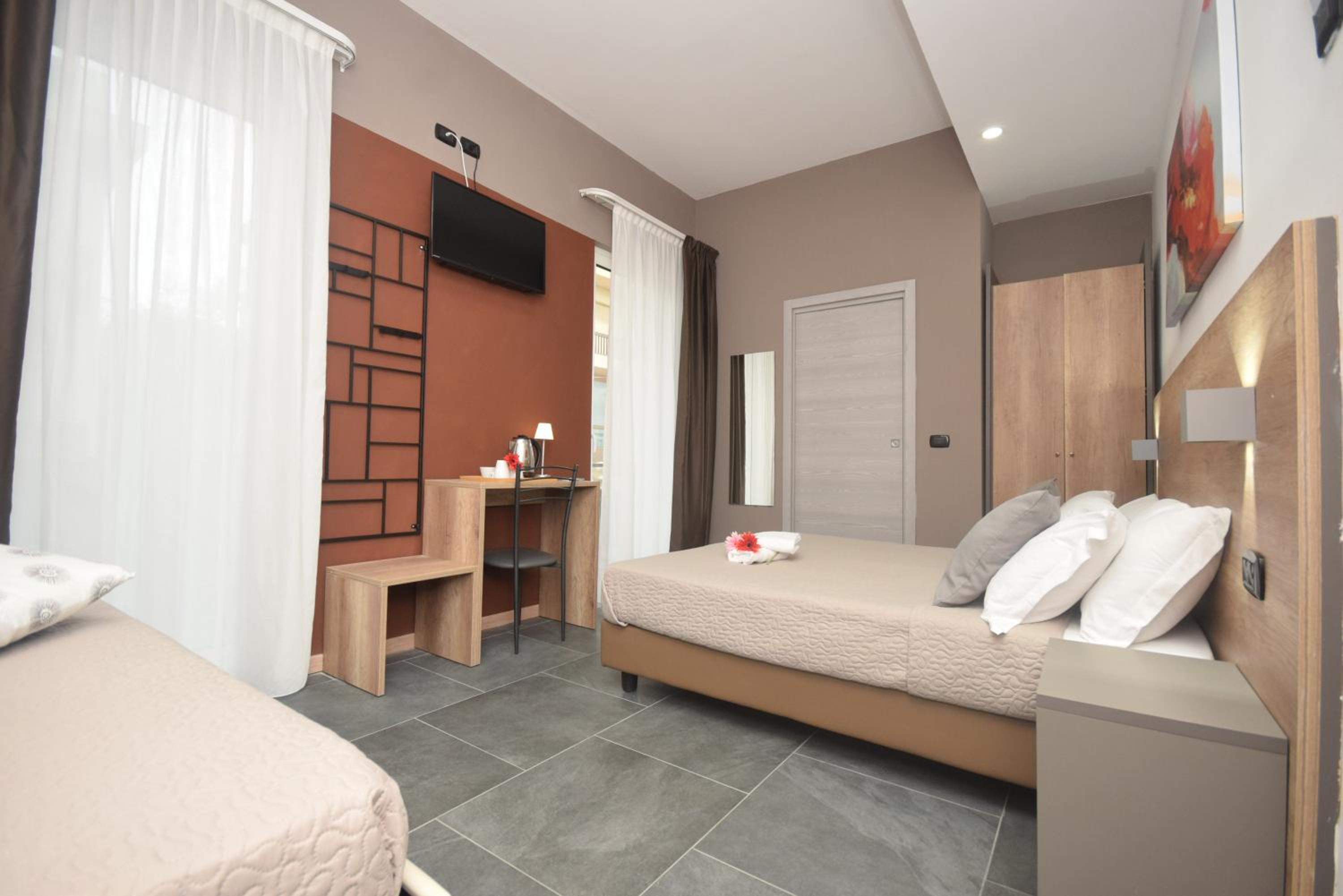 Classic Quadruple Room - Photo 13