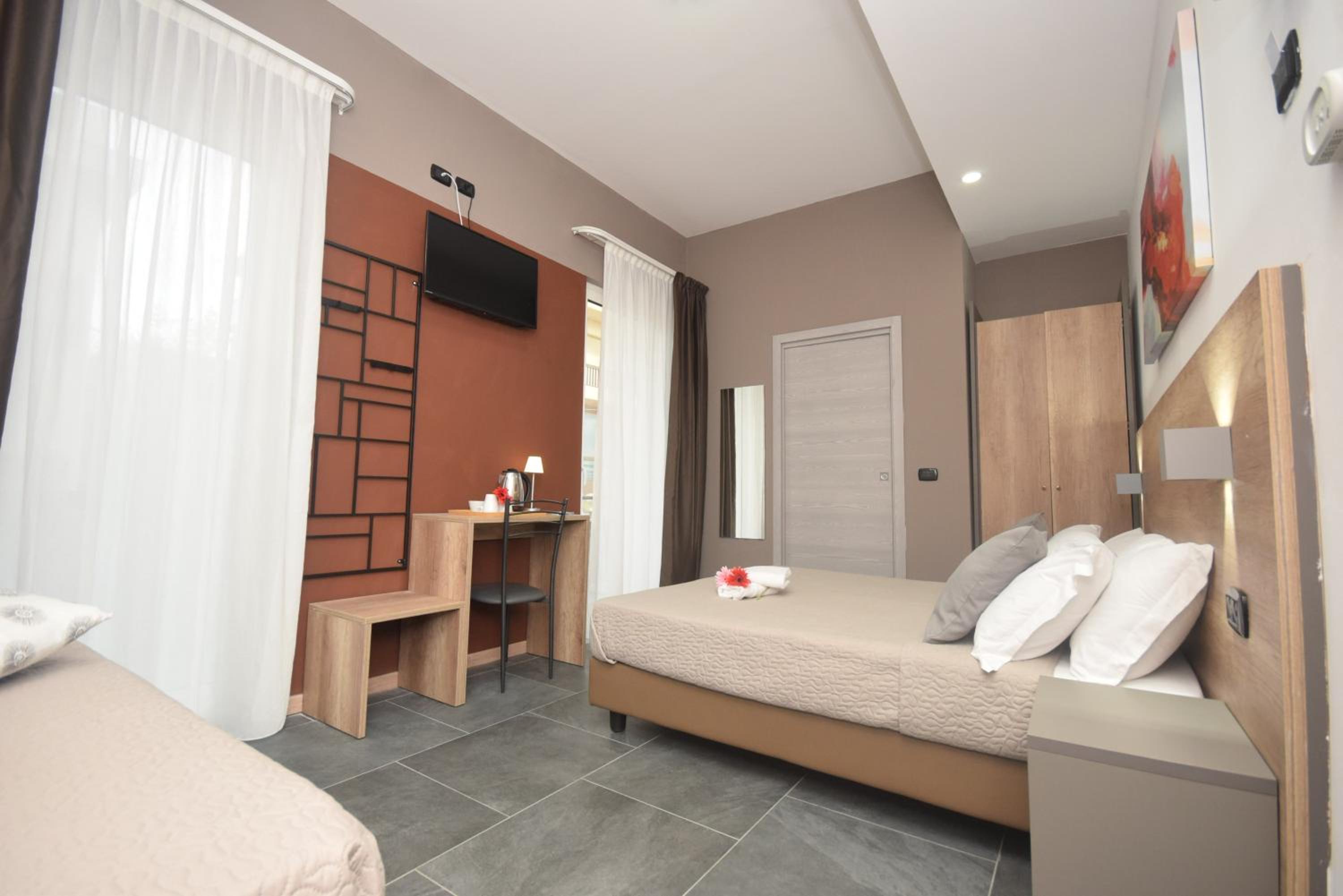 Classic Quadruple Room - Photo 10