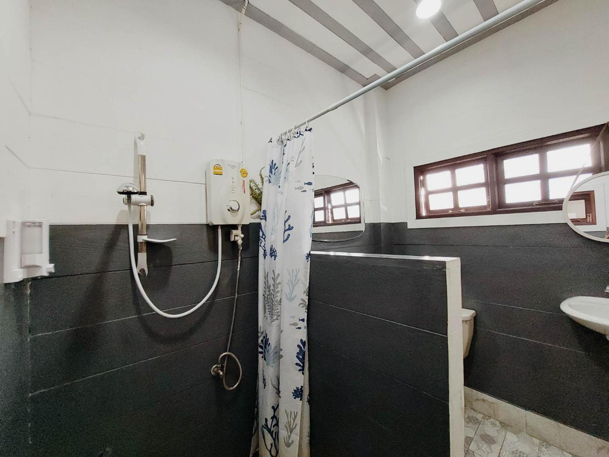 Quadruple Room - Photo 41