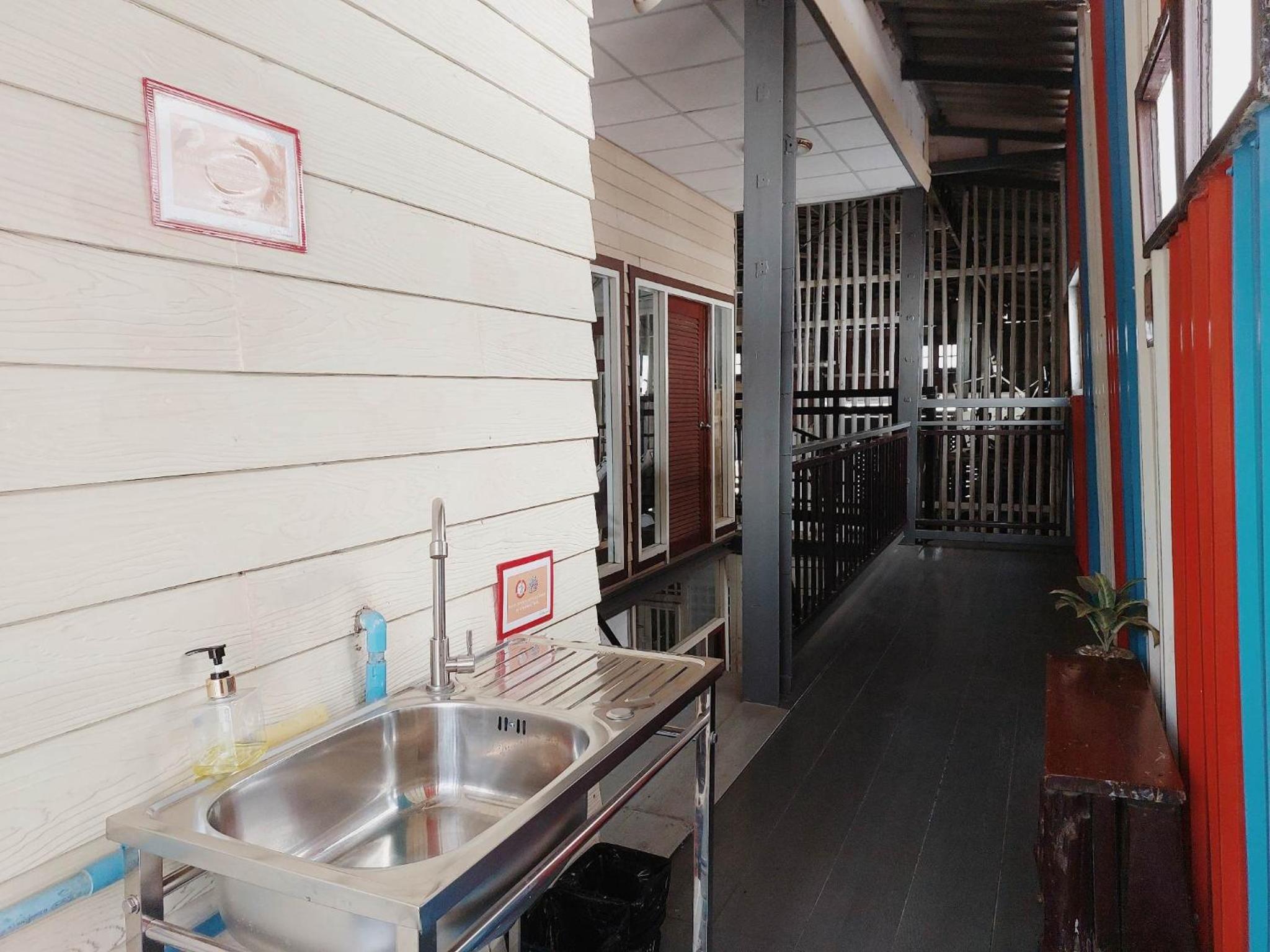 Quadruple Room - Photo 35