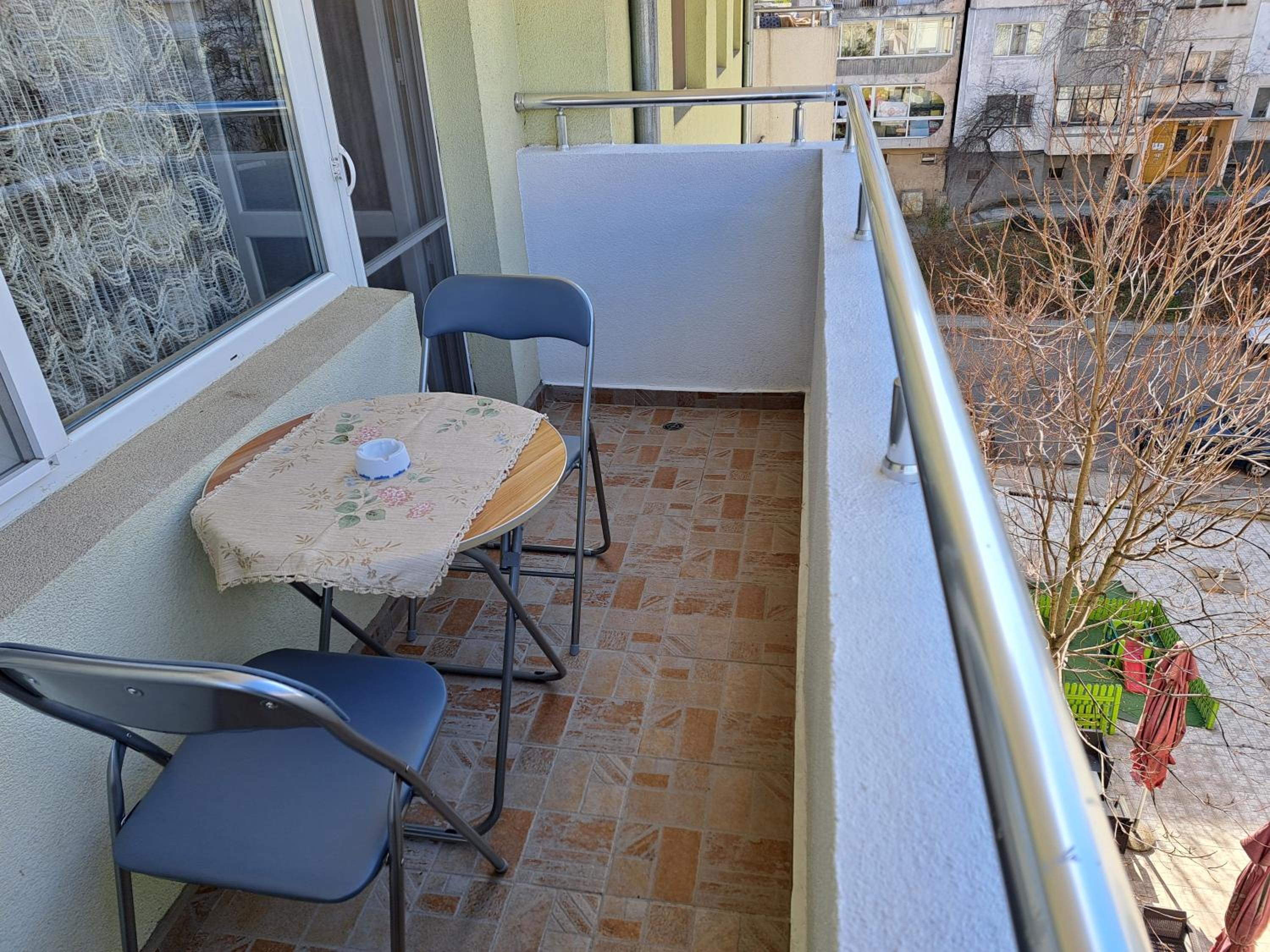 One-Bedroom Apartment - Photo 3