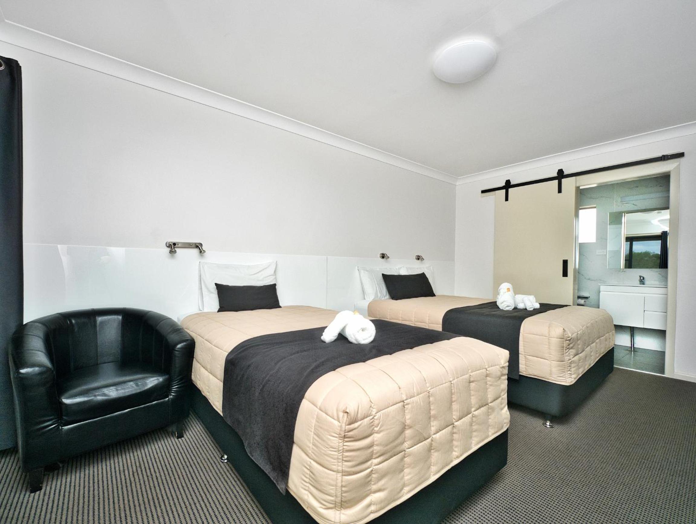 Double or Twin Room - Photo 11
