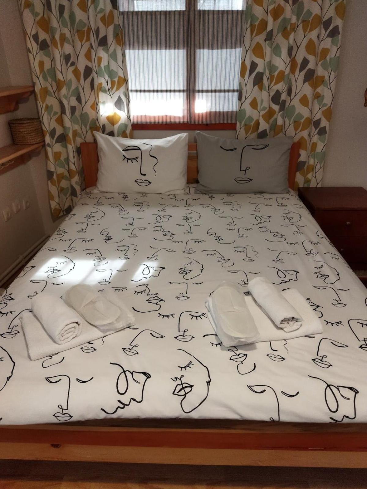 Double or Twin Room with Shared Bathroom photo 3