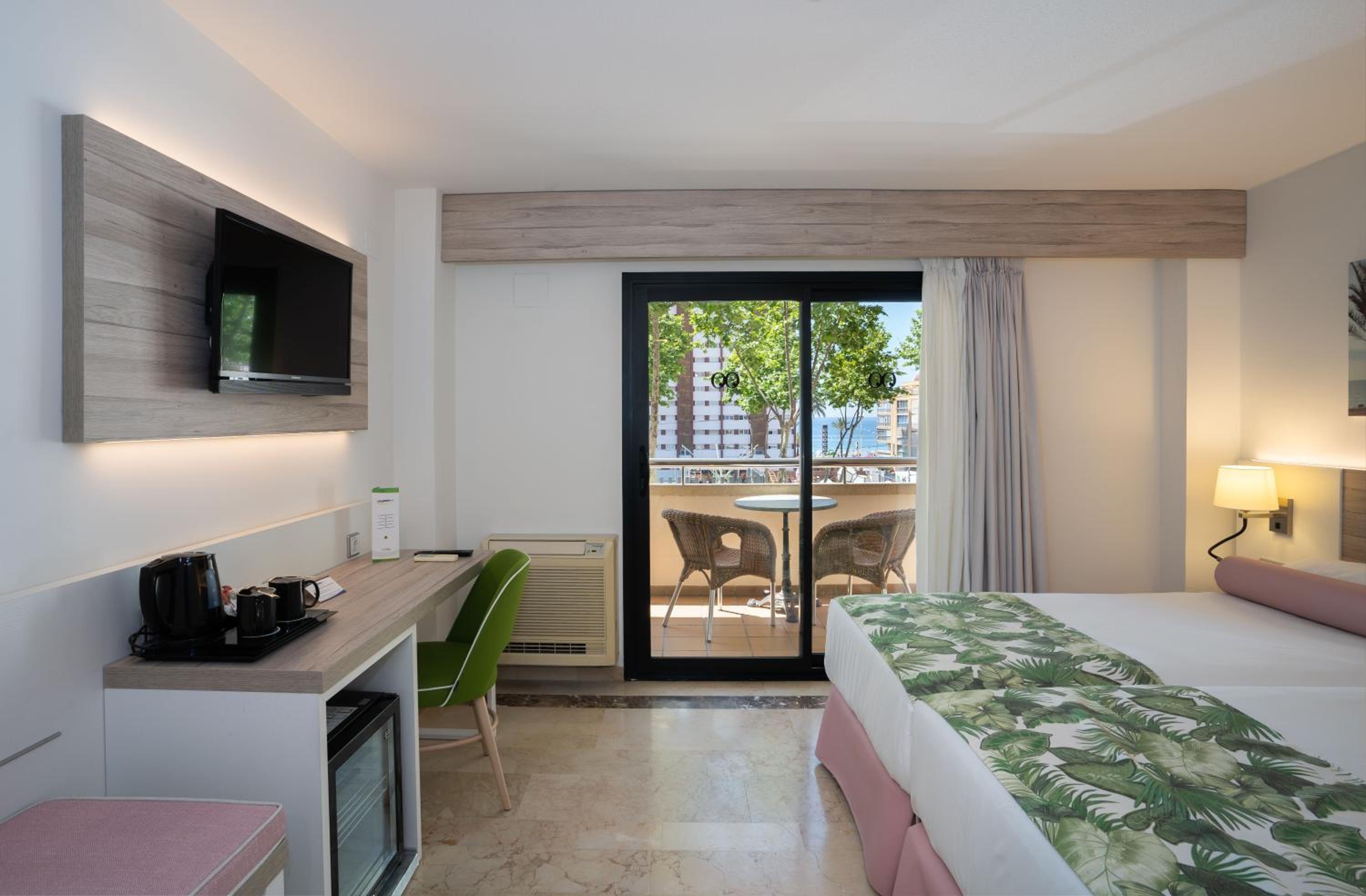 Double Room Avenue View - Photo 3