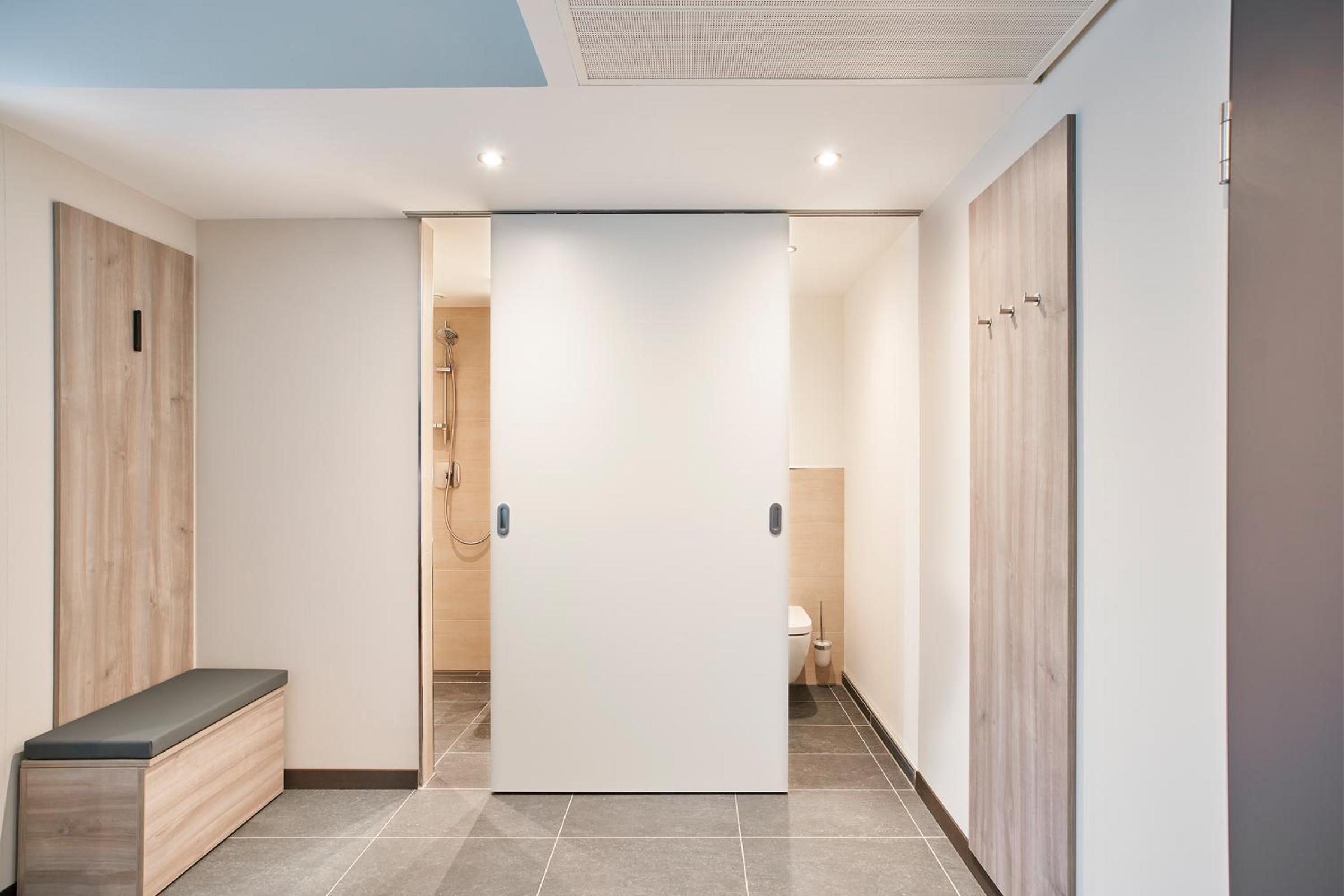 Superior Double Room thumbnail 6