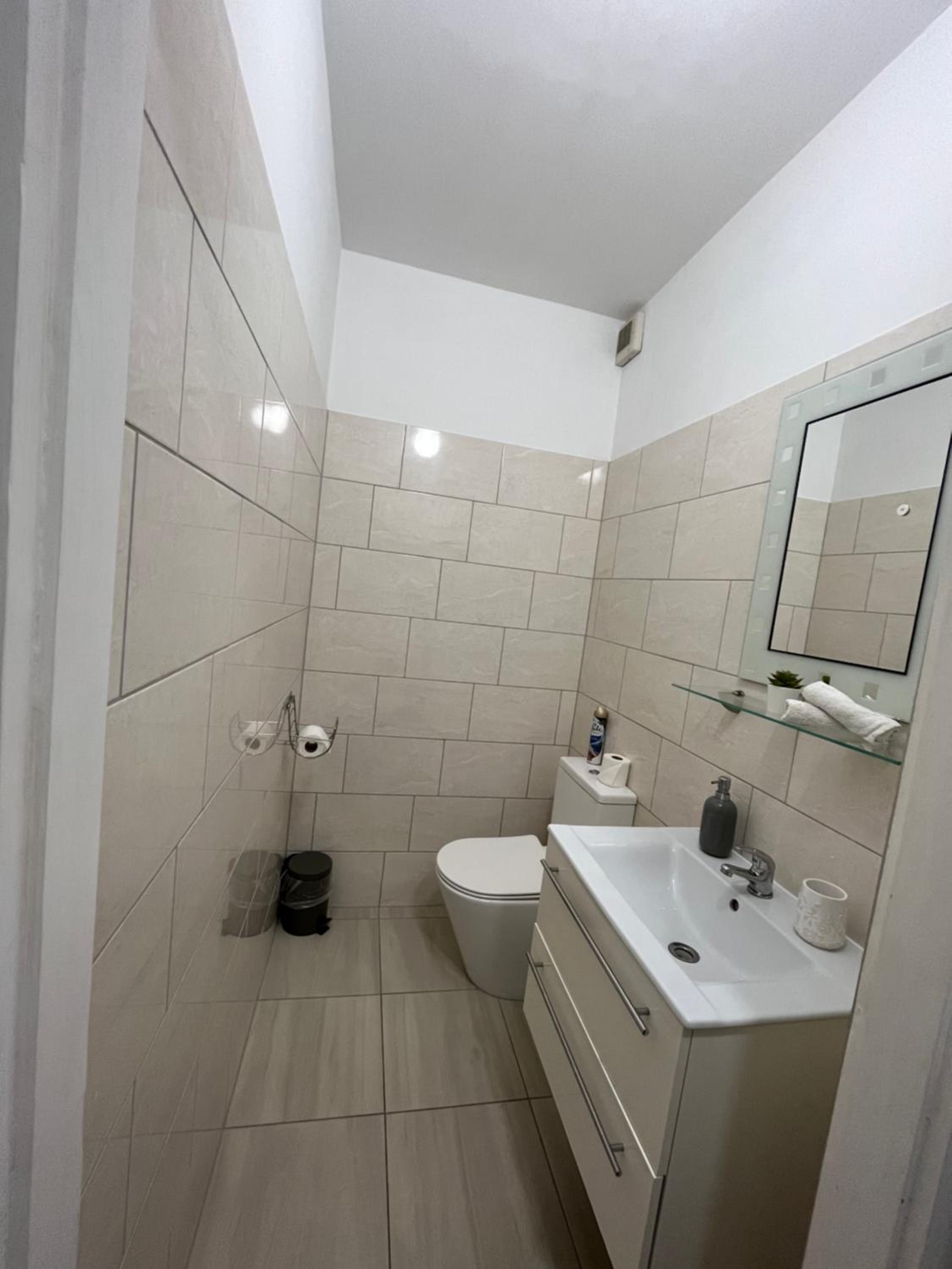 Family Room - Photo 2