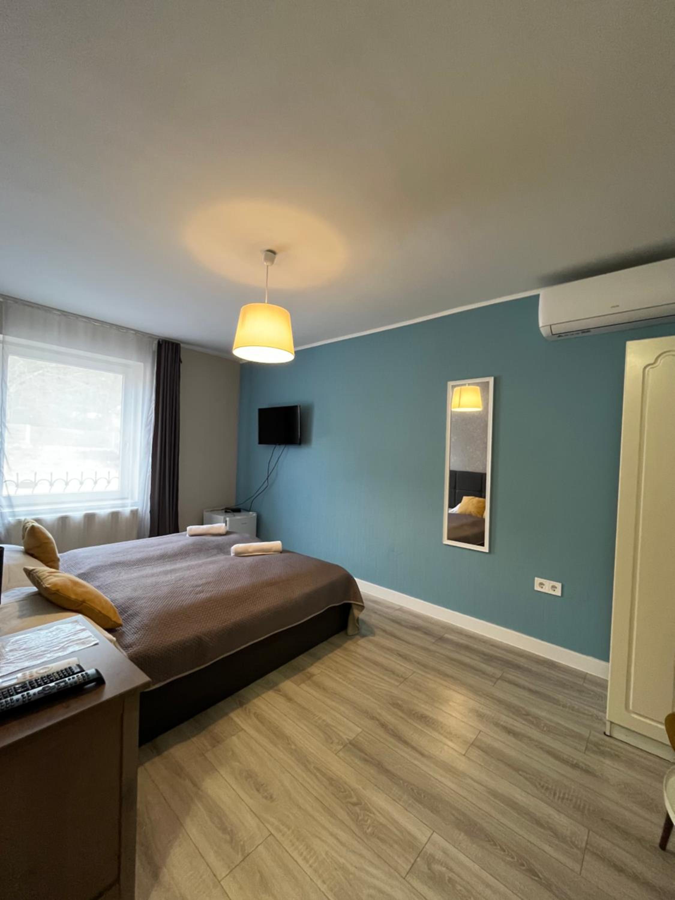 Deluxe Double Room with Shower - Photo 3