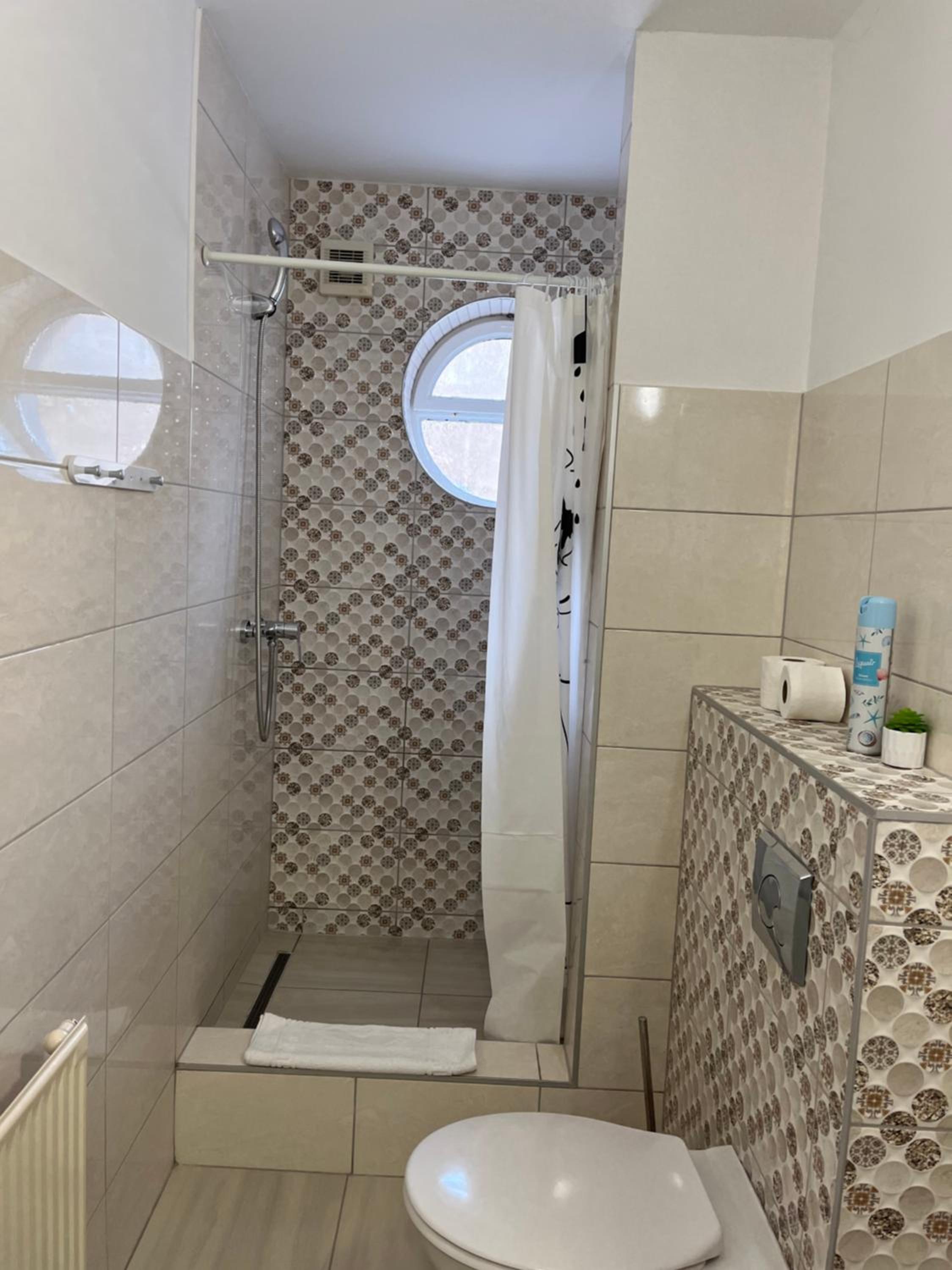 Deluxe Double Room with Shower - Photo 5