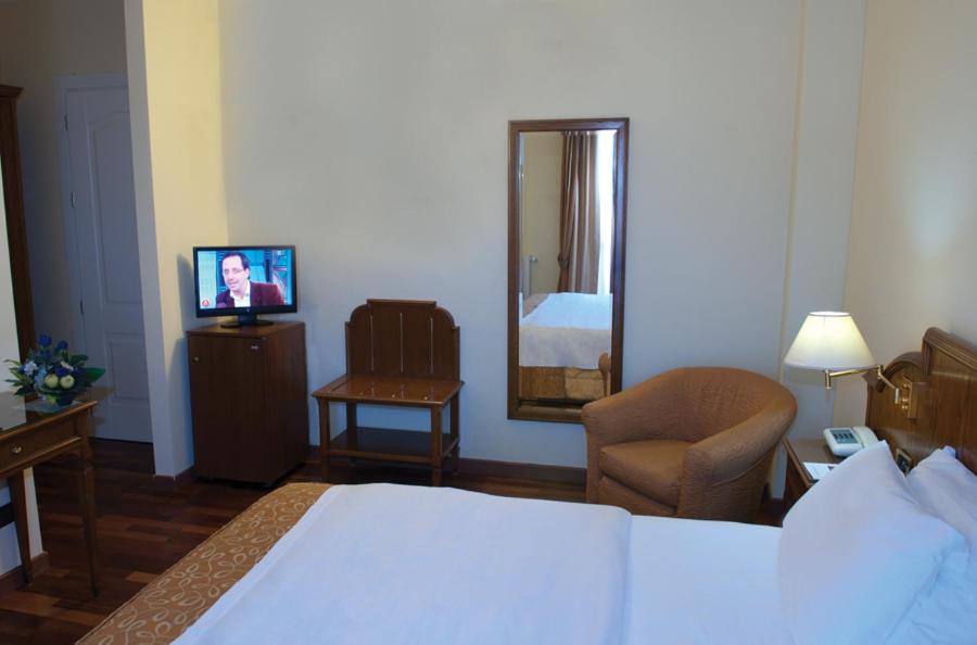 Classic Double Room - Photo 7