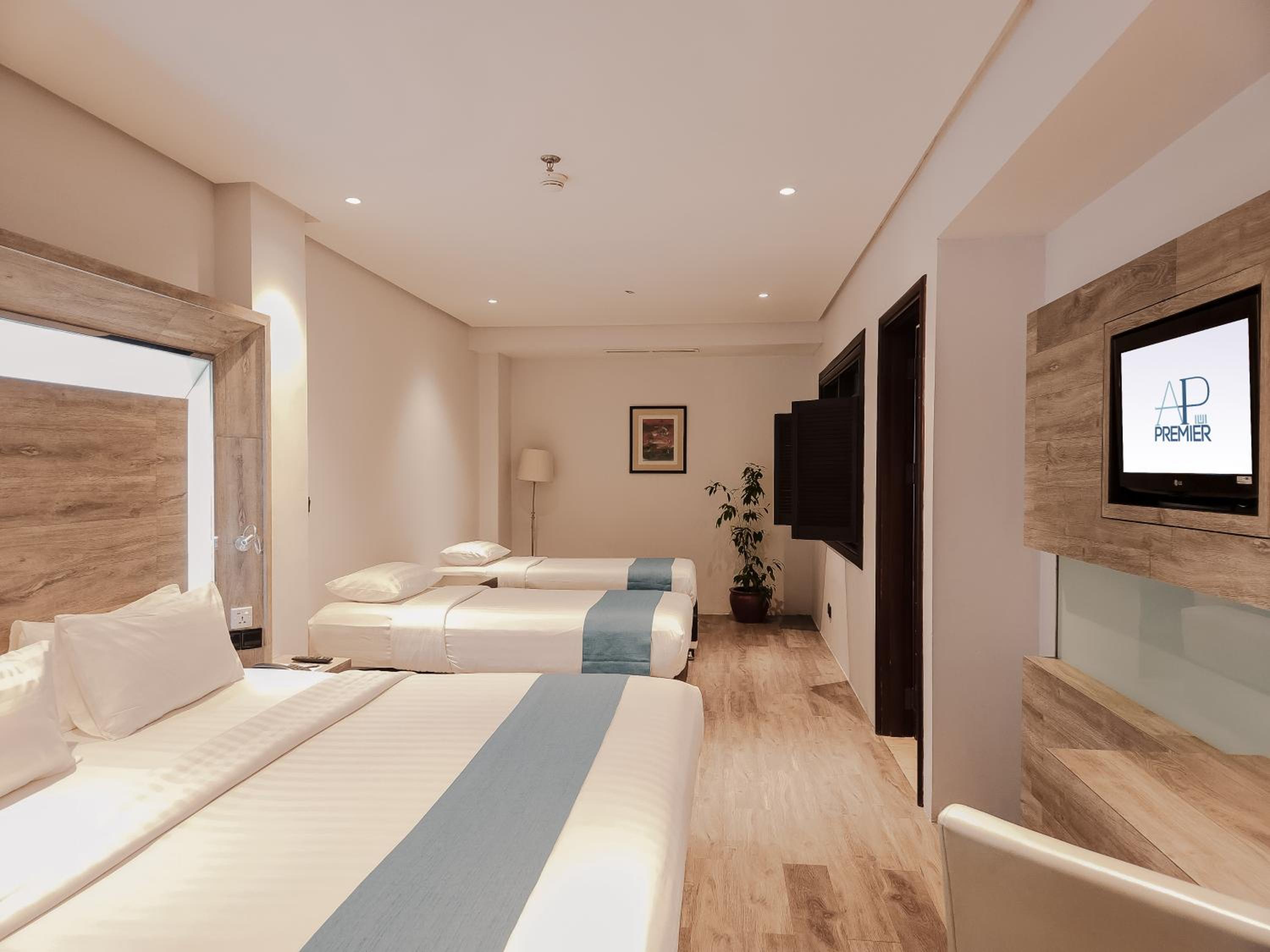 Quadruple Room - Photo 1