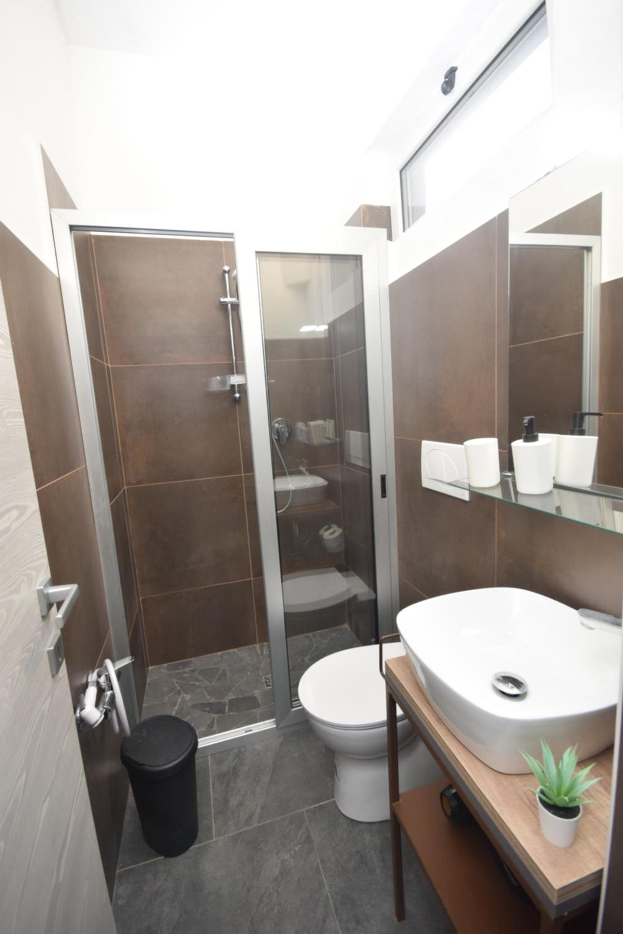 Large Double Room - Photo 10