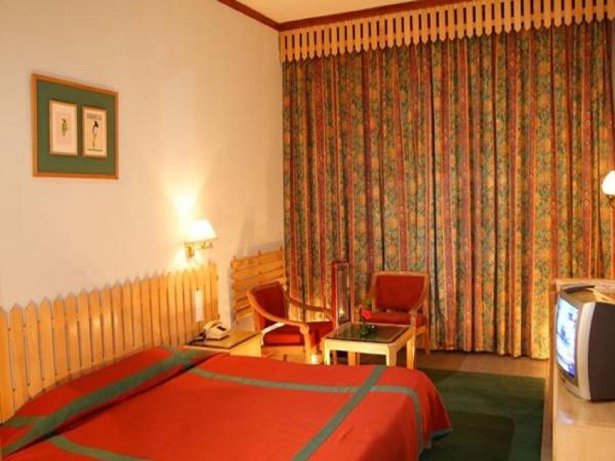 Deluxe Double Room with Balcony - Photo 8