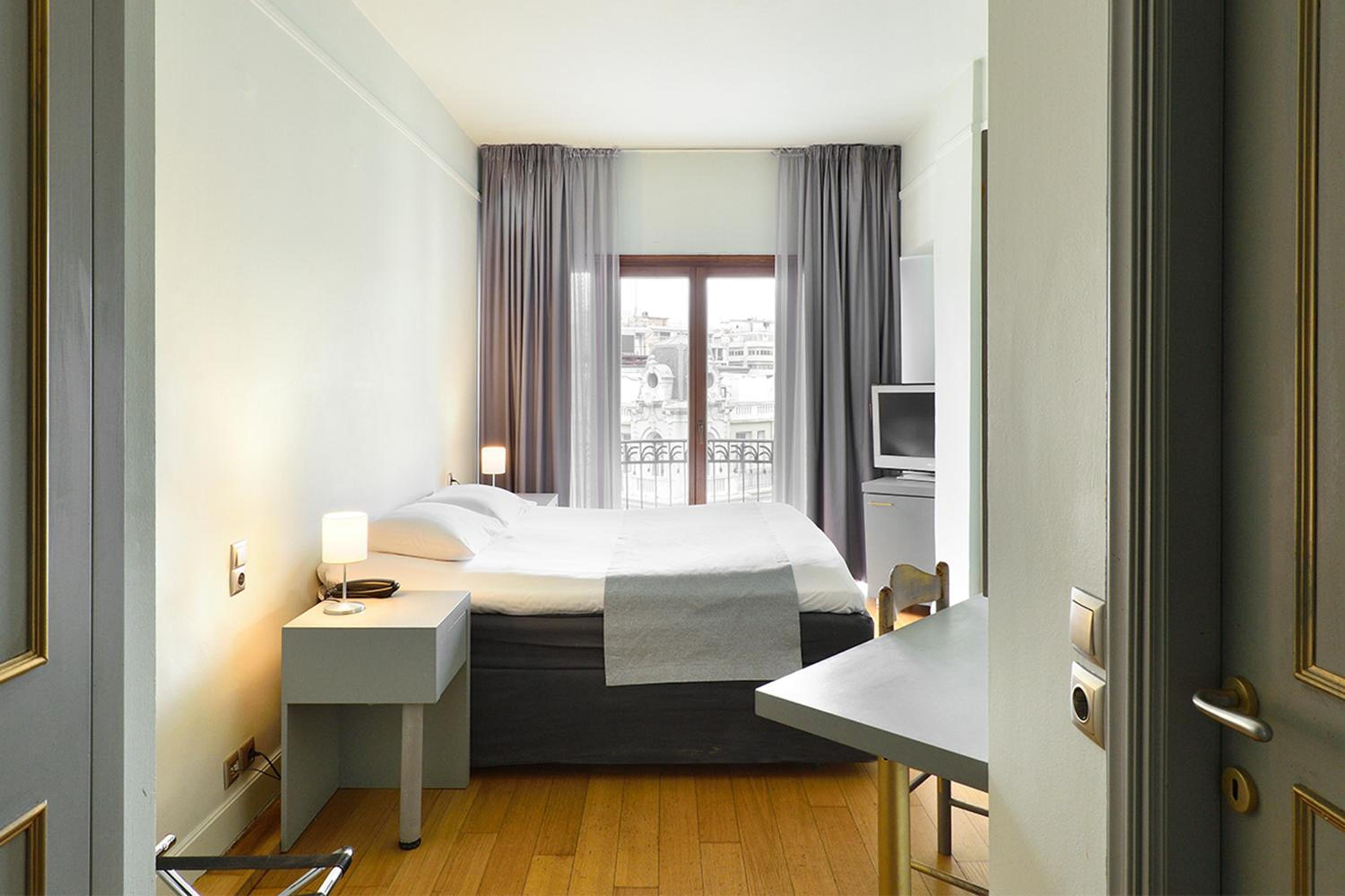 Double or Twin Room - Photo 9
