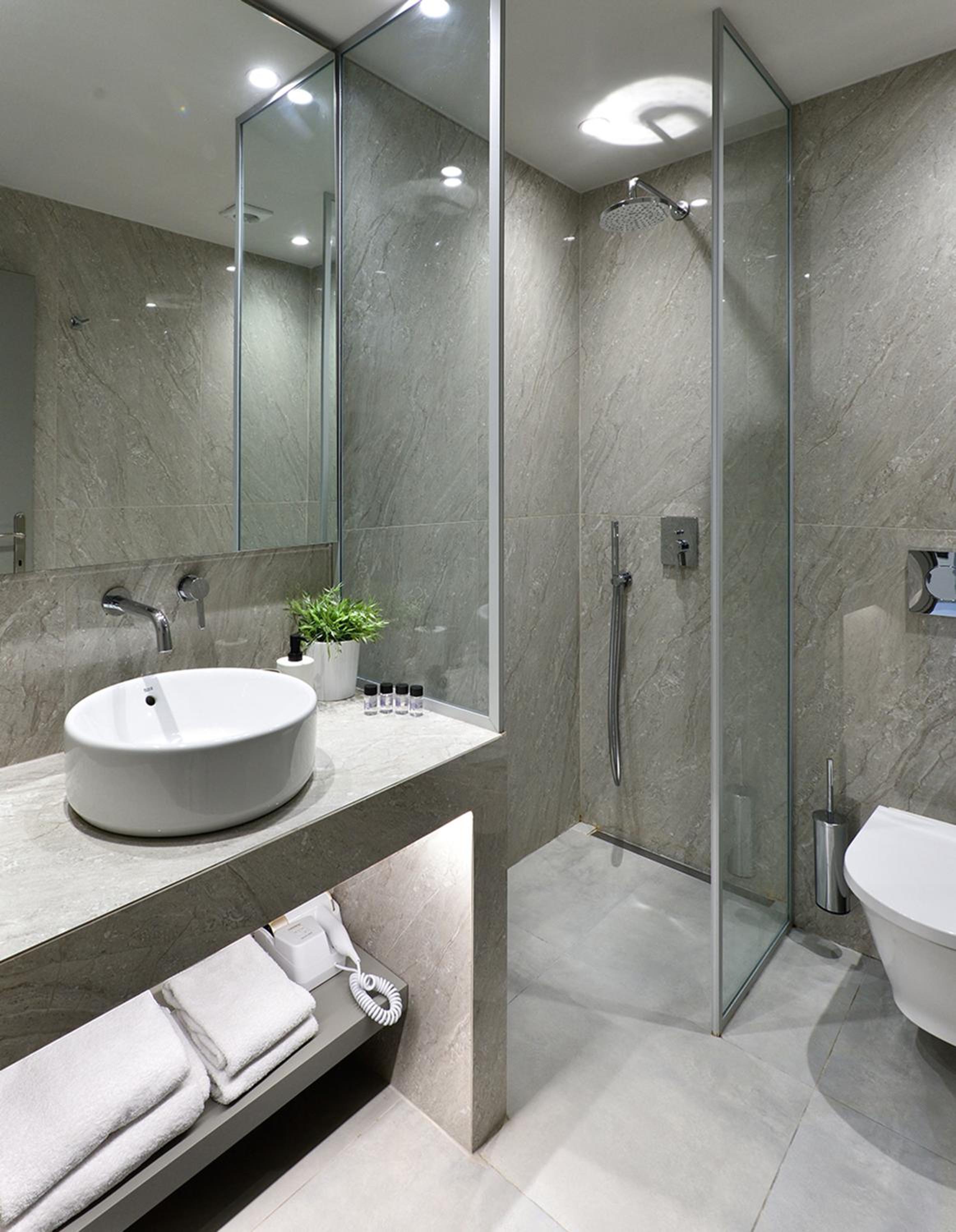 Double or Twin Room - Photo 4