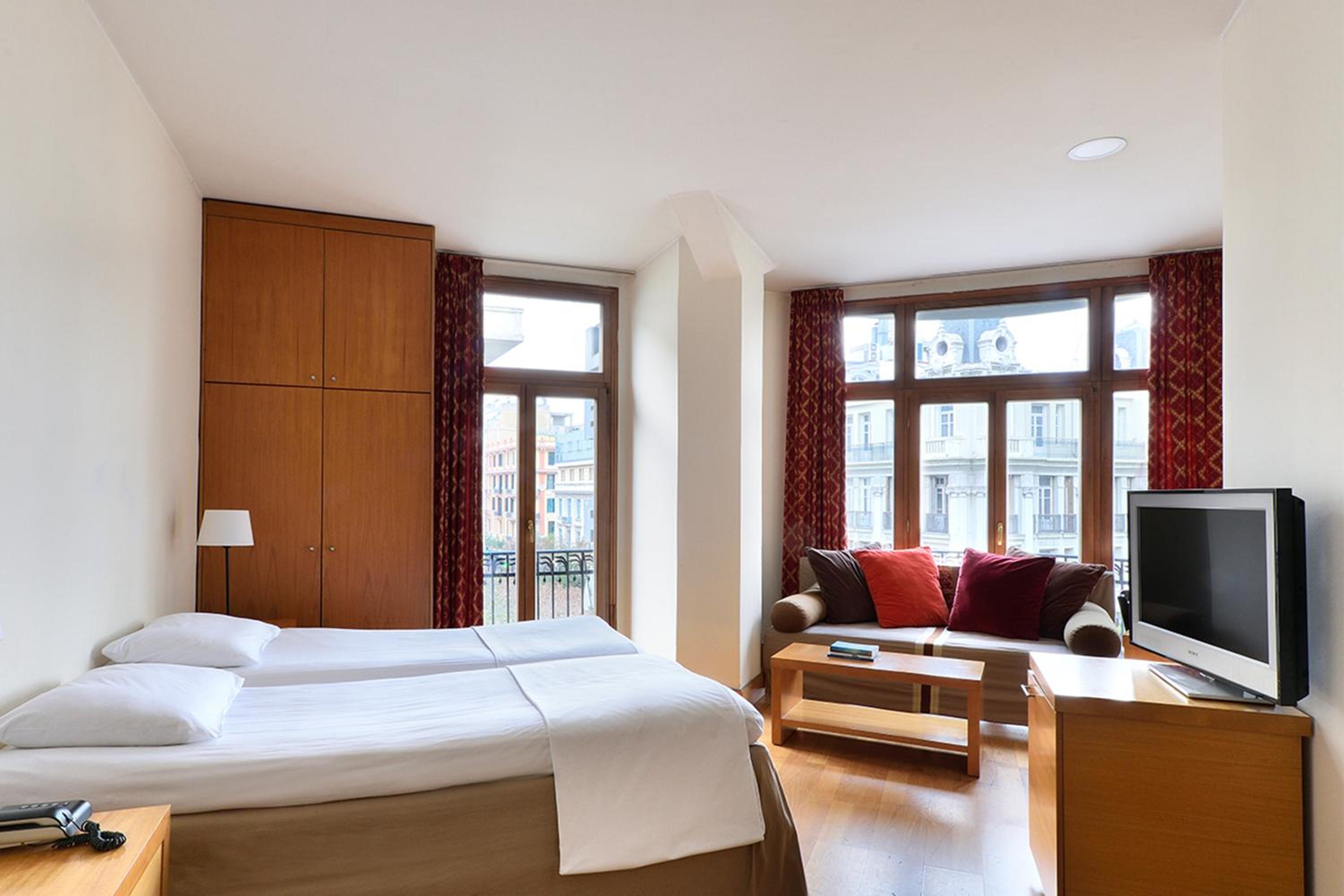 Executive Room - Photo 1