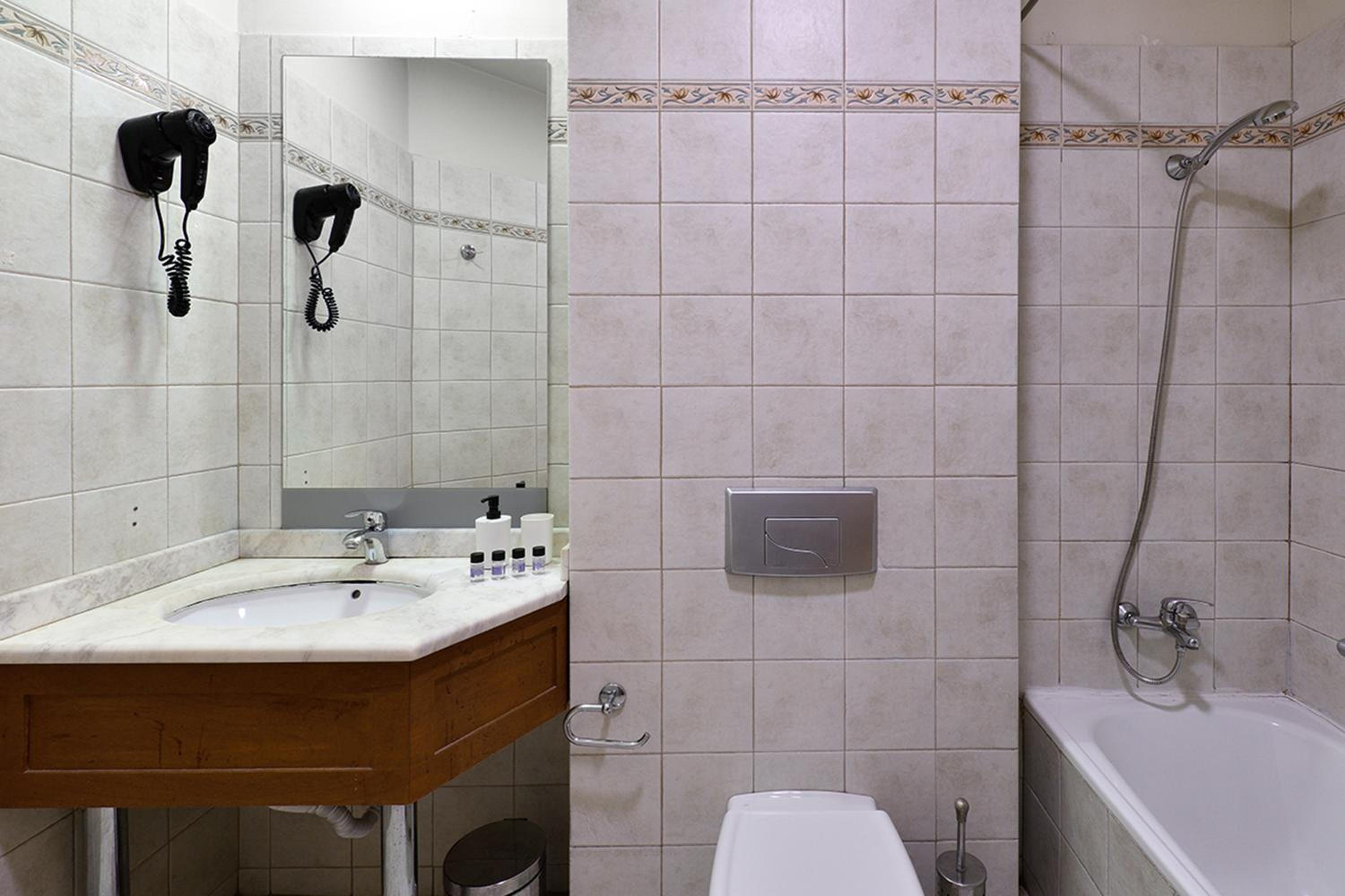 Executive Room - Photo 6