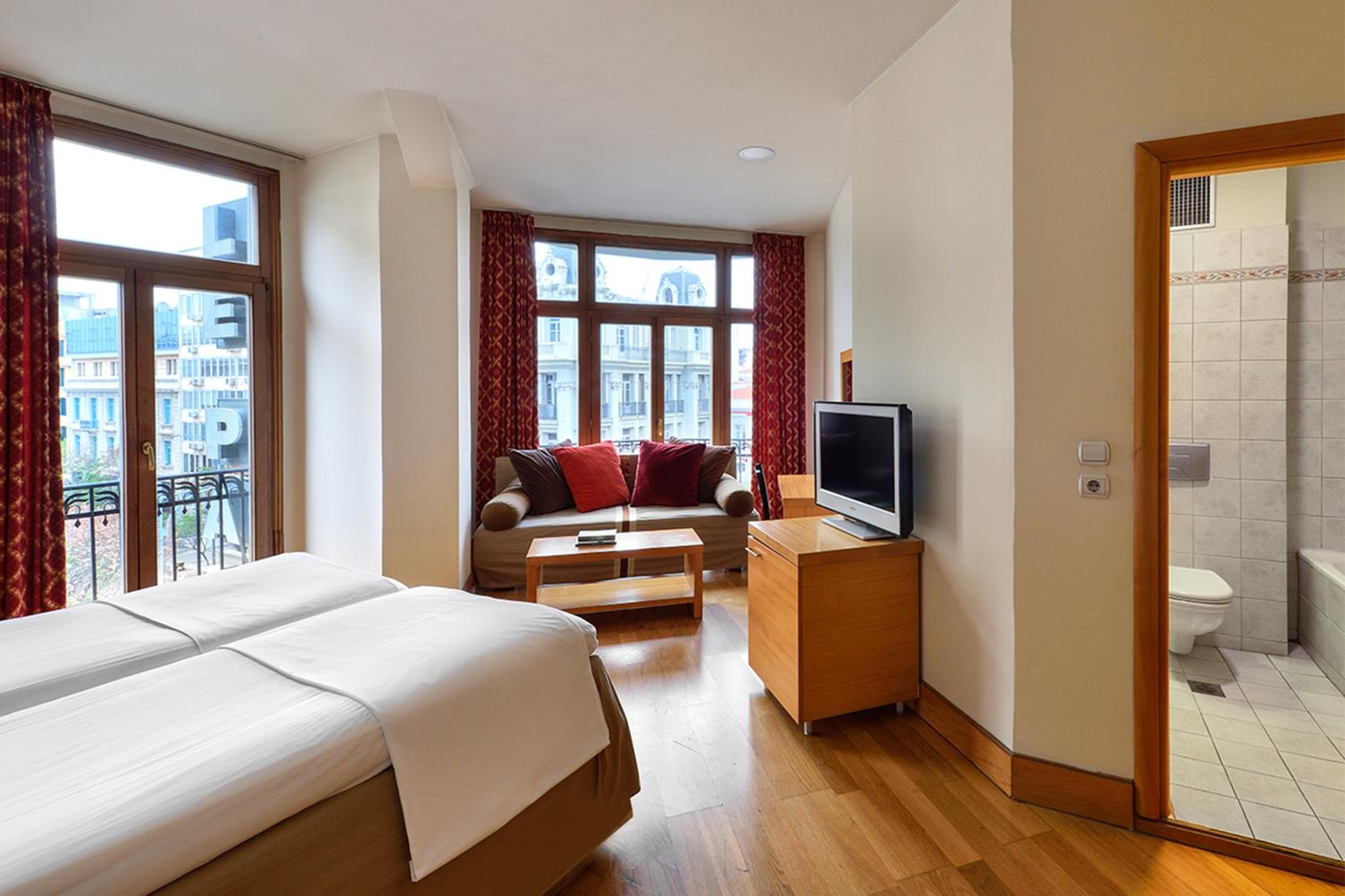 Executive Room - Photo 2
