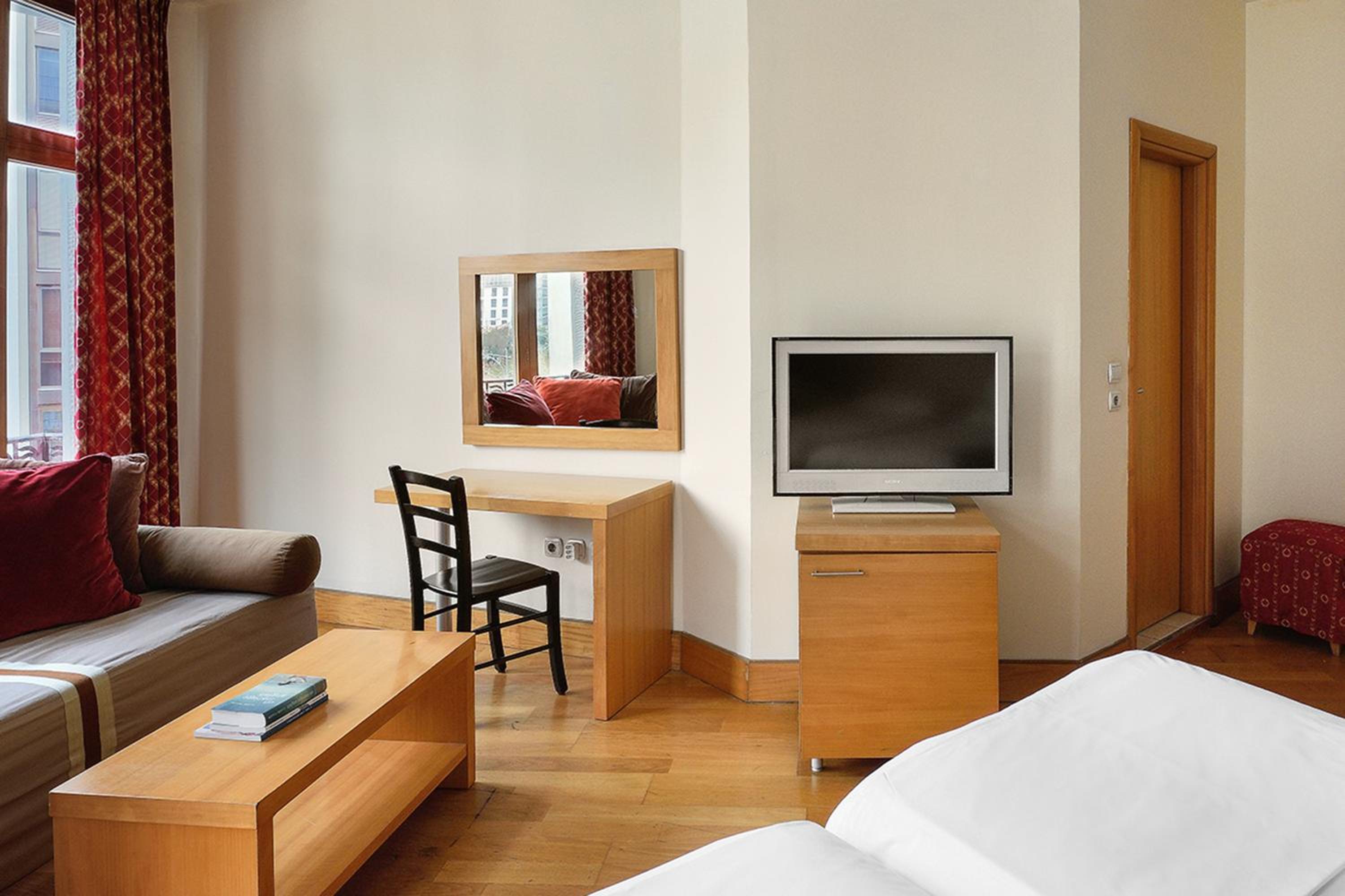 Executive Room - Photo 3