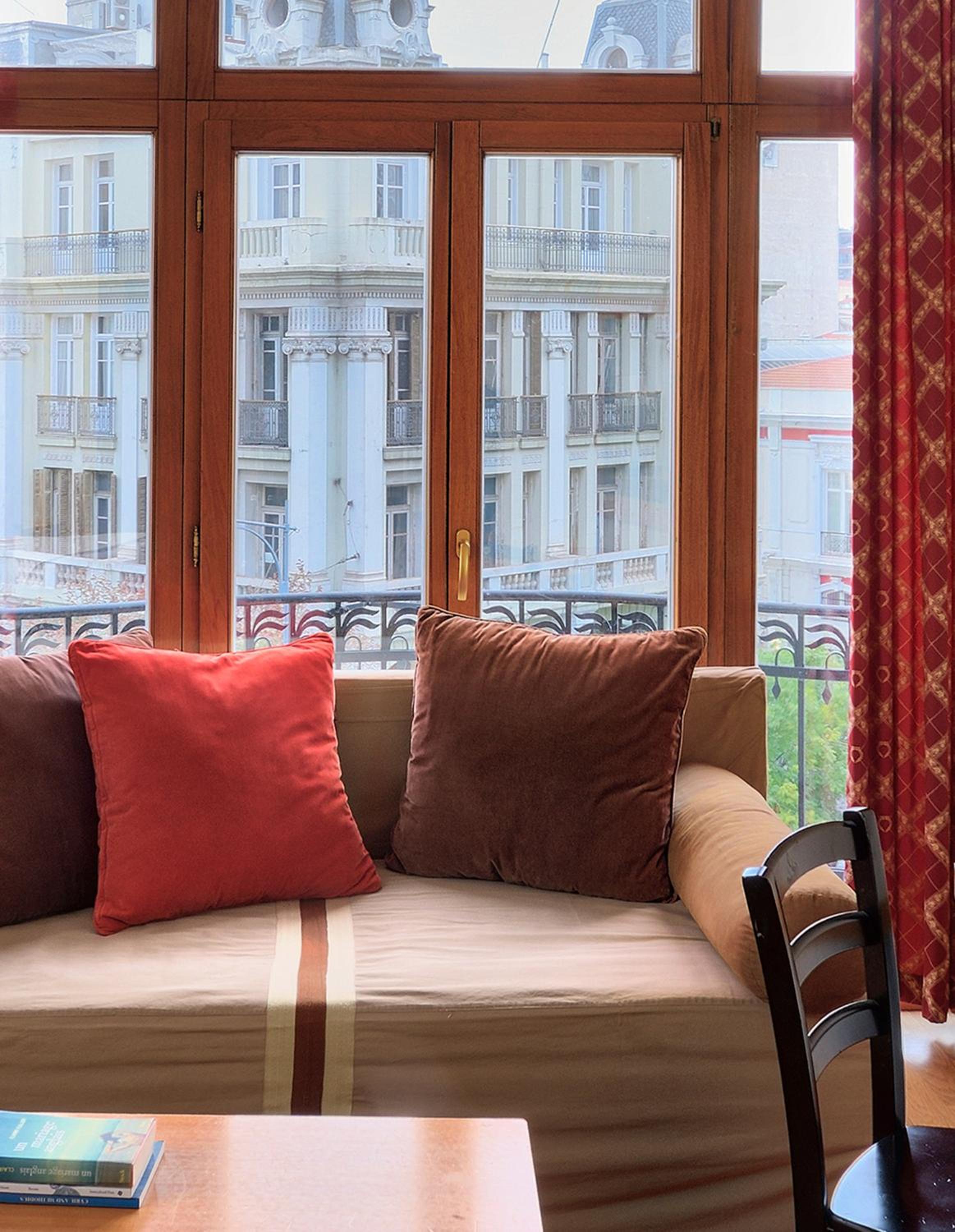 Executive Room - Photo 10