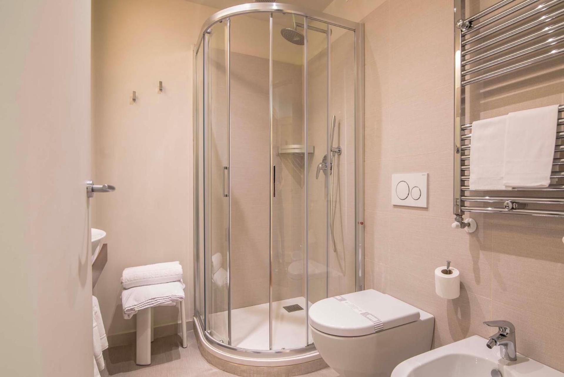 Standard Double or Twin Room with Balcony - Photo 3