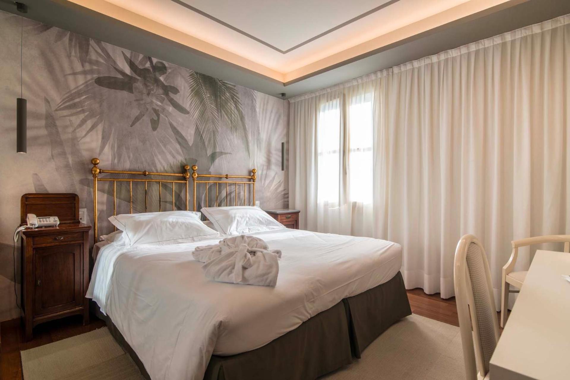 Standard Double or Twin Room with Balcony - Photo 1