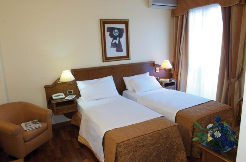 Classic Double Room - Photo 12