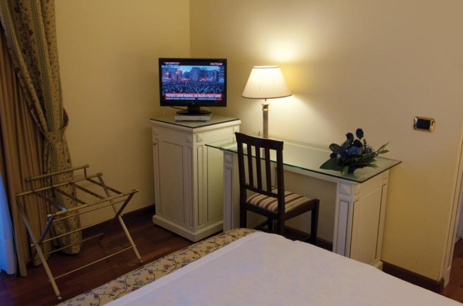Classic Double Room - Photo 11