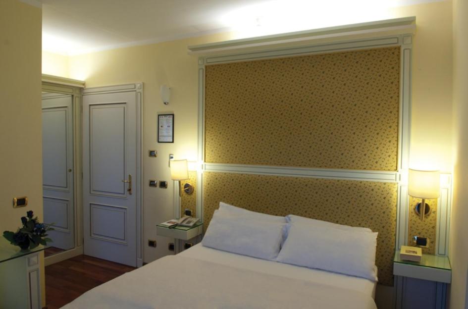 Classic Double Room - Photo 8