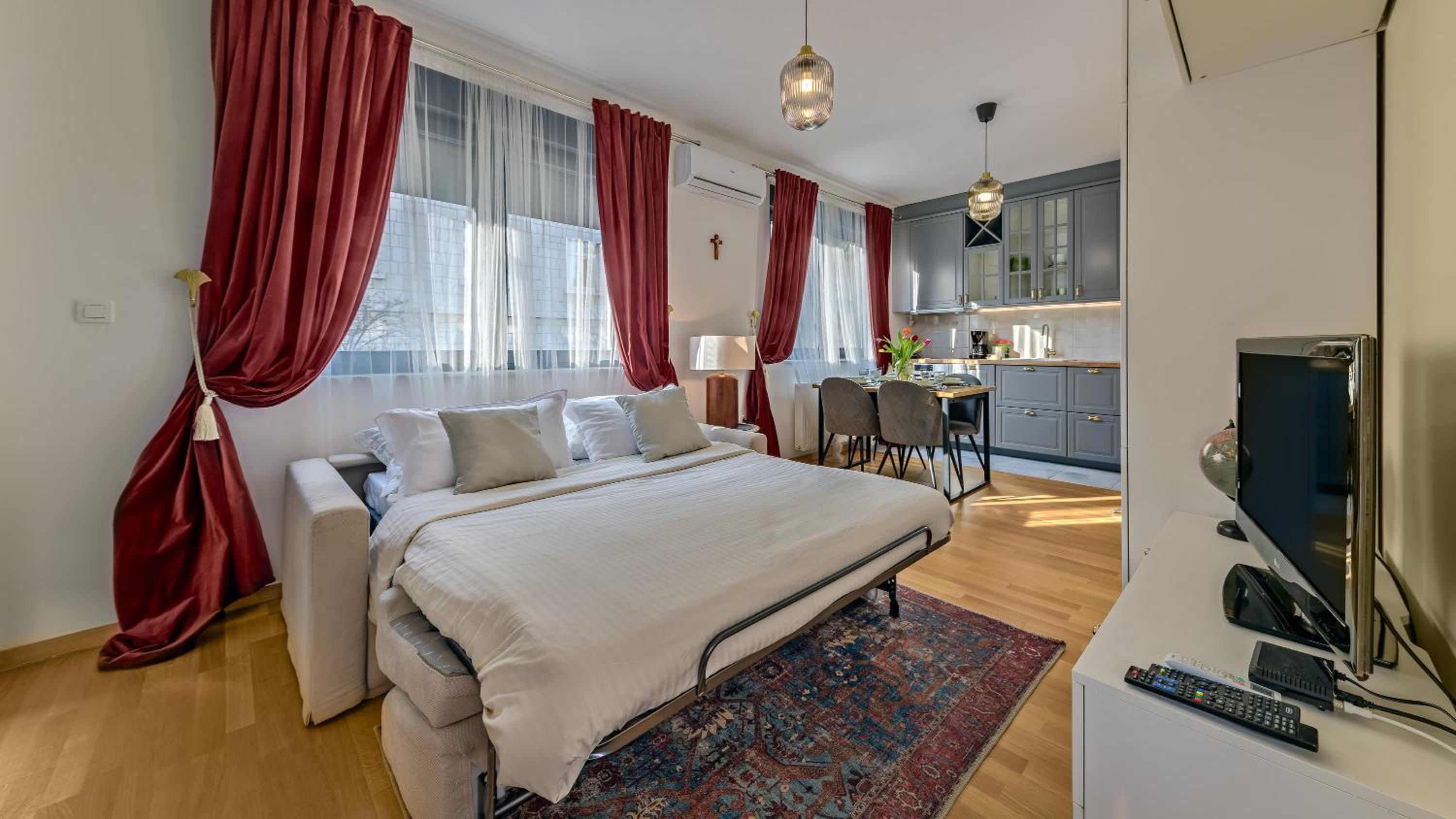 One-Bedroom Apartment - Photo 11