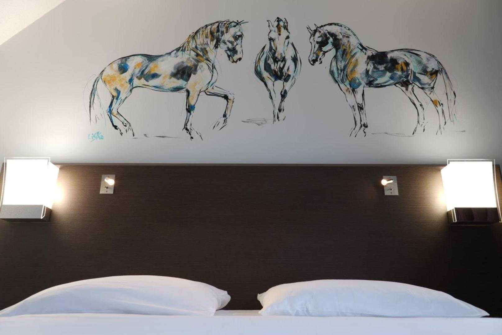 Classic Queen Room with River View - Photo 12