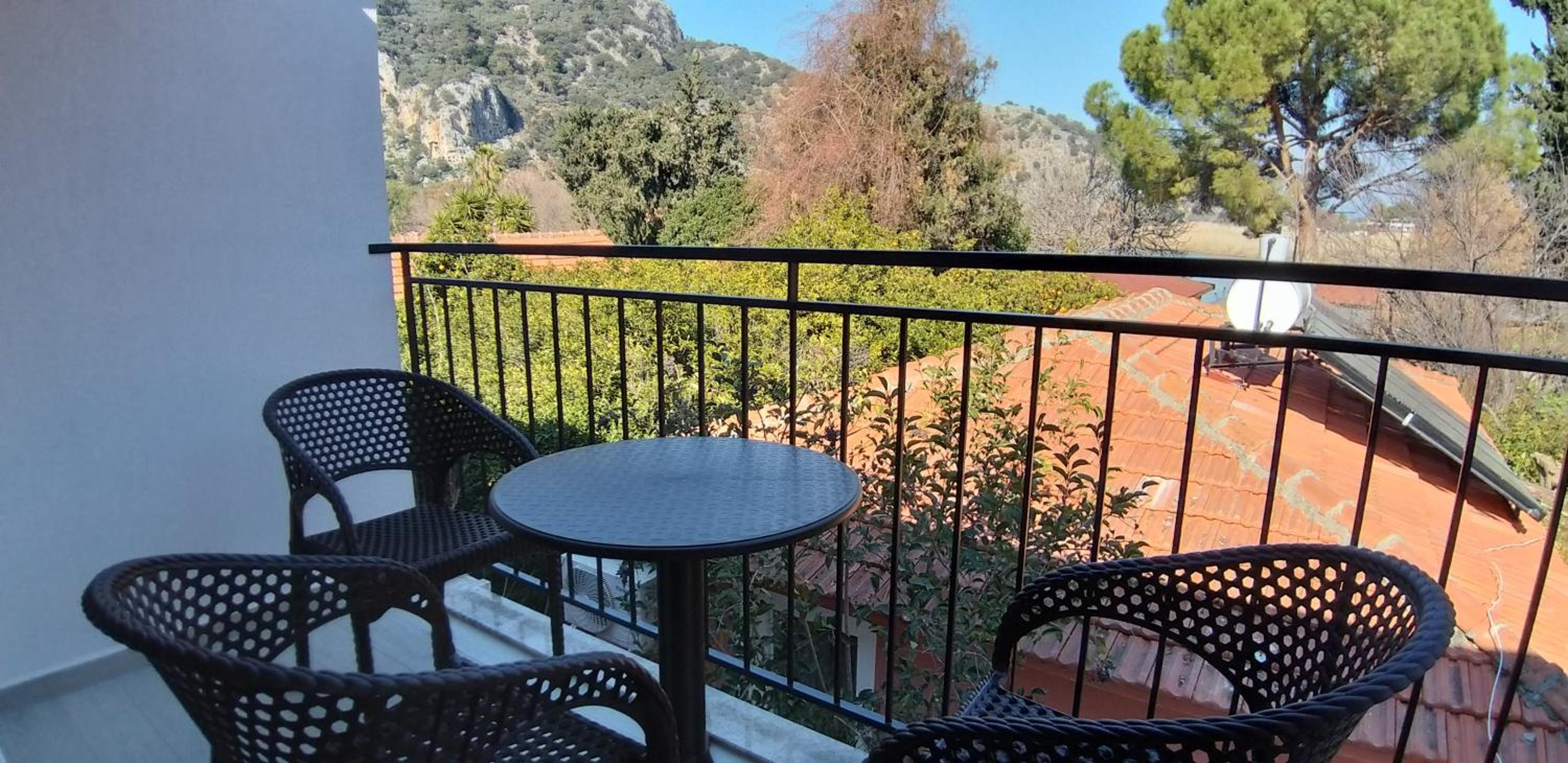 Family Room with Balcony photo 3