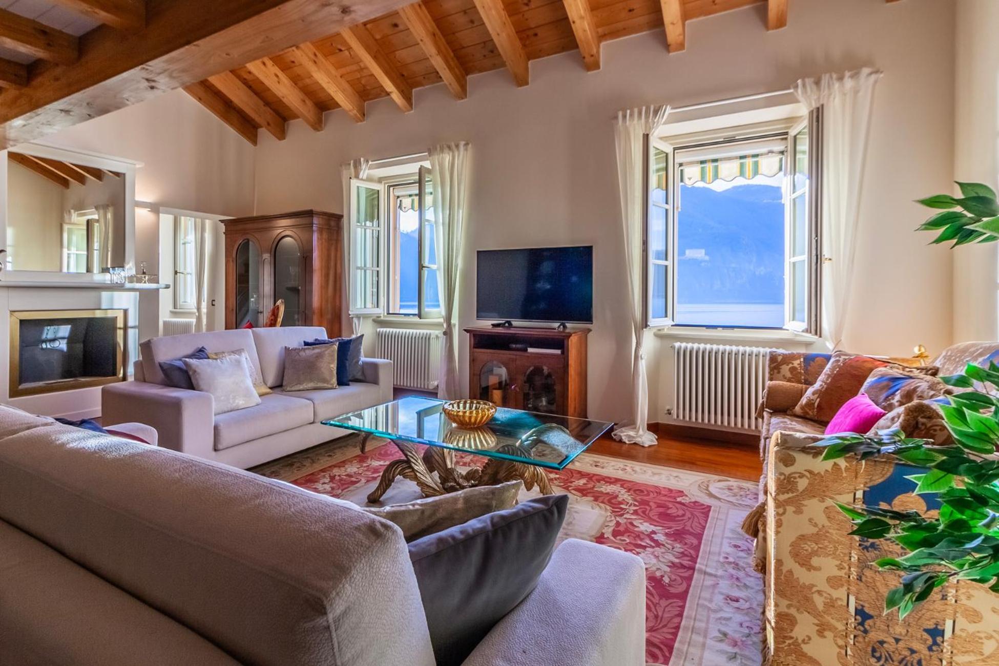 Apartment With Lake View