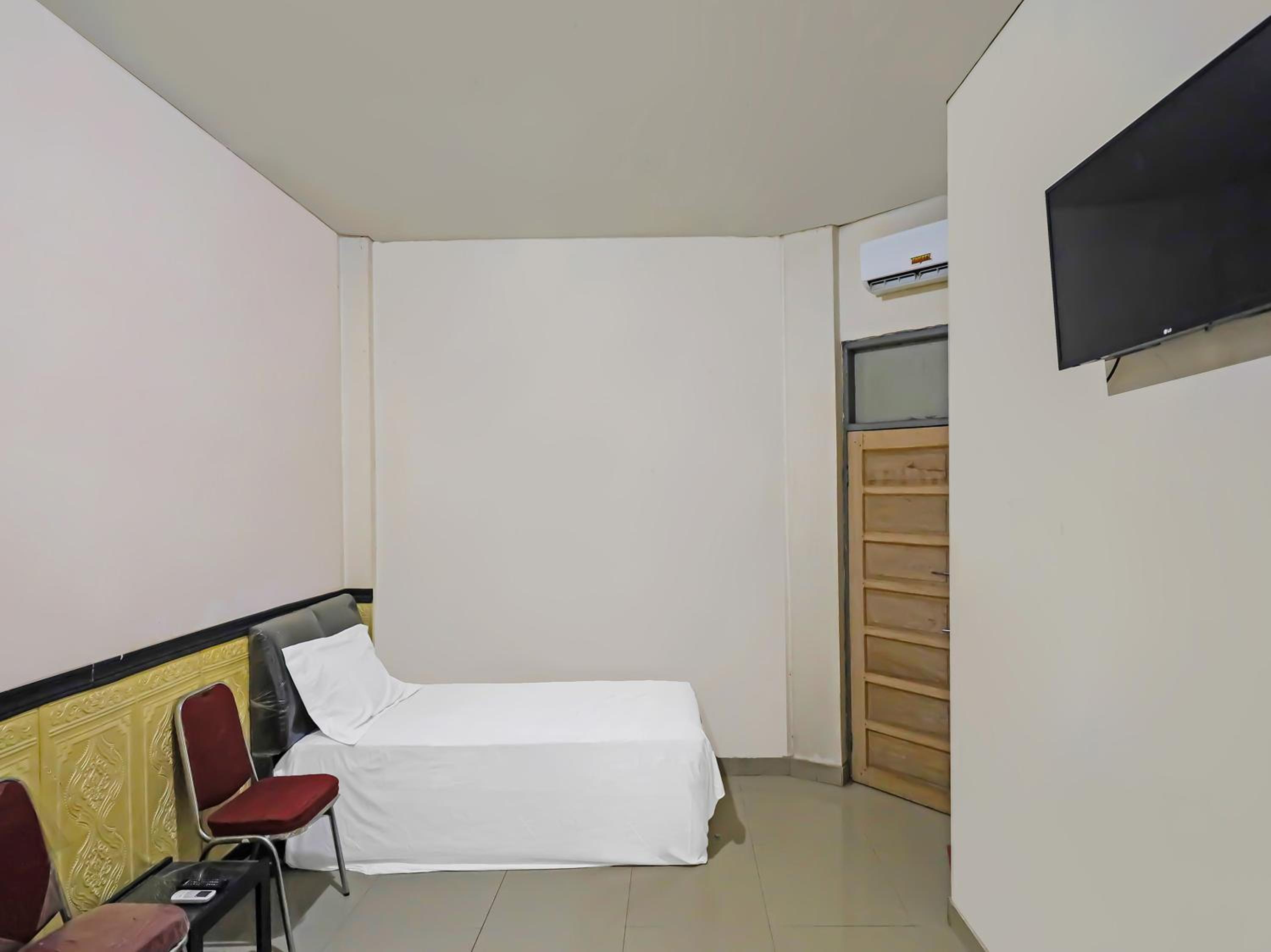Budget Double Room photo 3