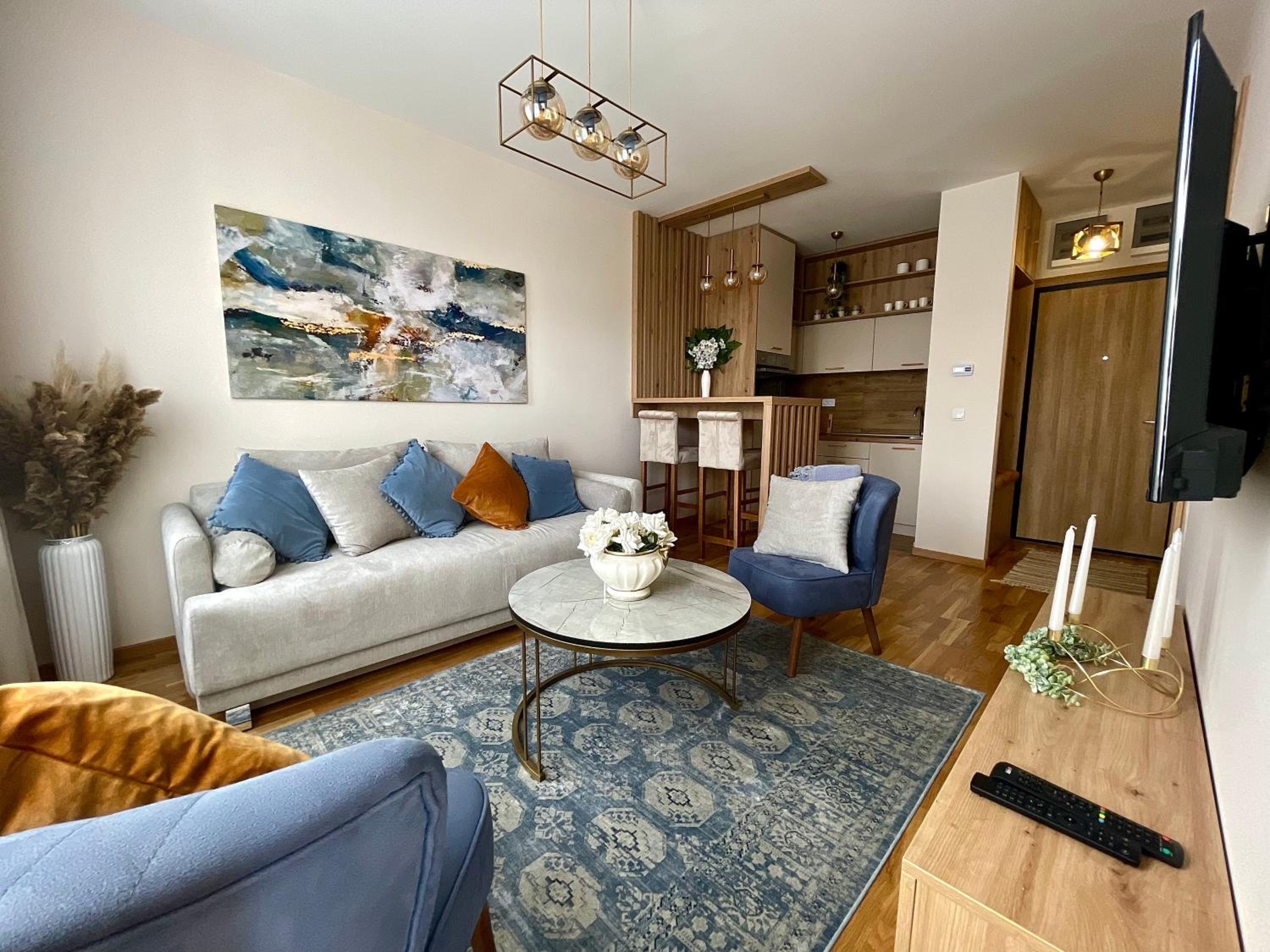One-Bedroom Apartment photo 1