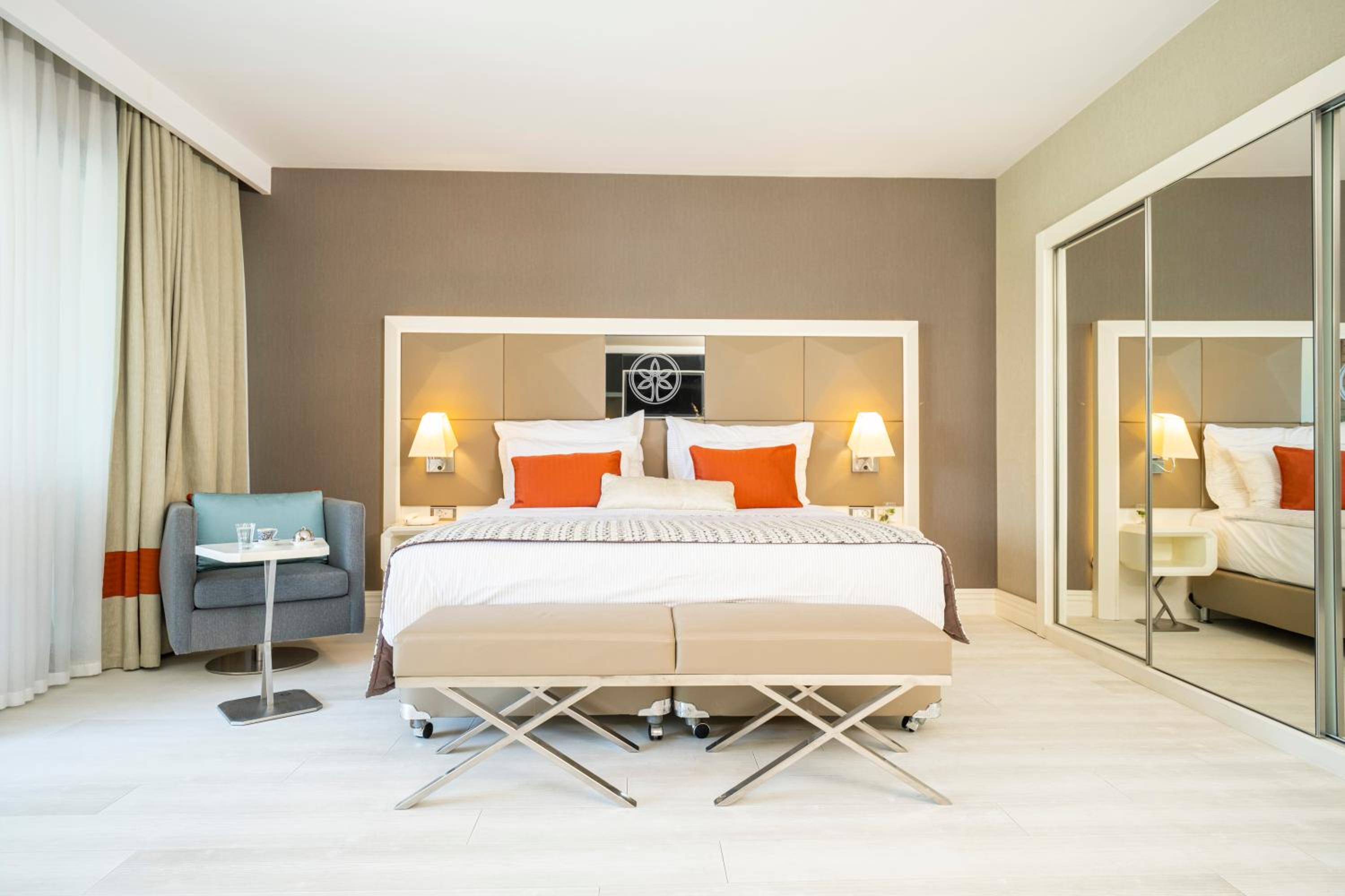 Quadruple Room with Sea View - Photo 3