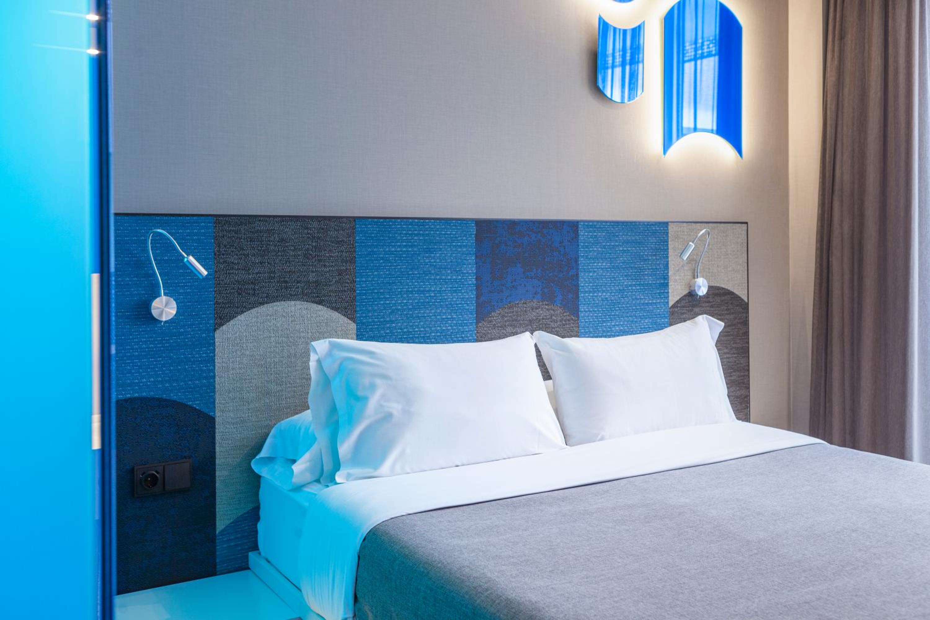 Double Room with Terrace thumbnail 6