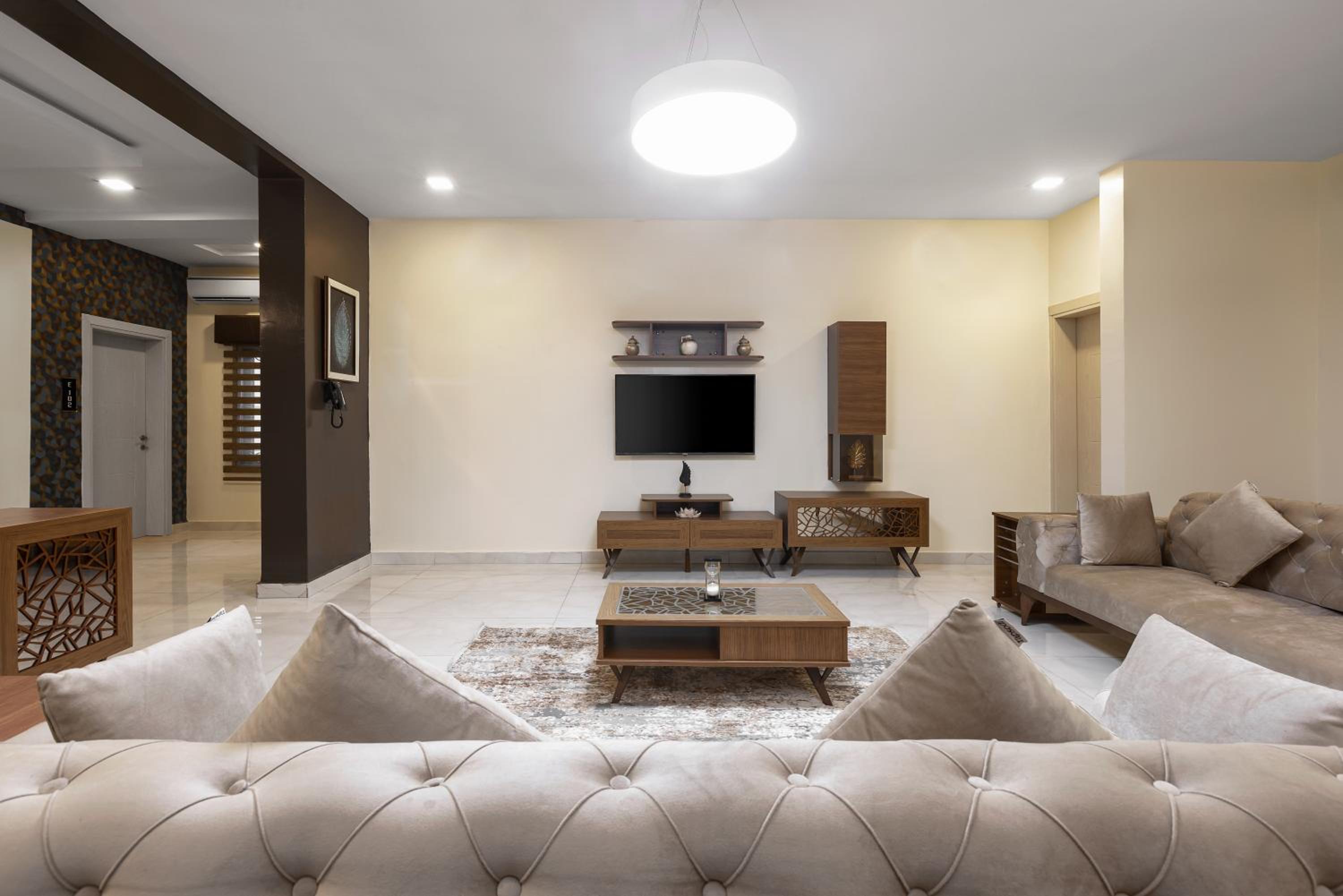 Deluxe King Suite - Photo 8