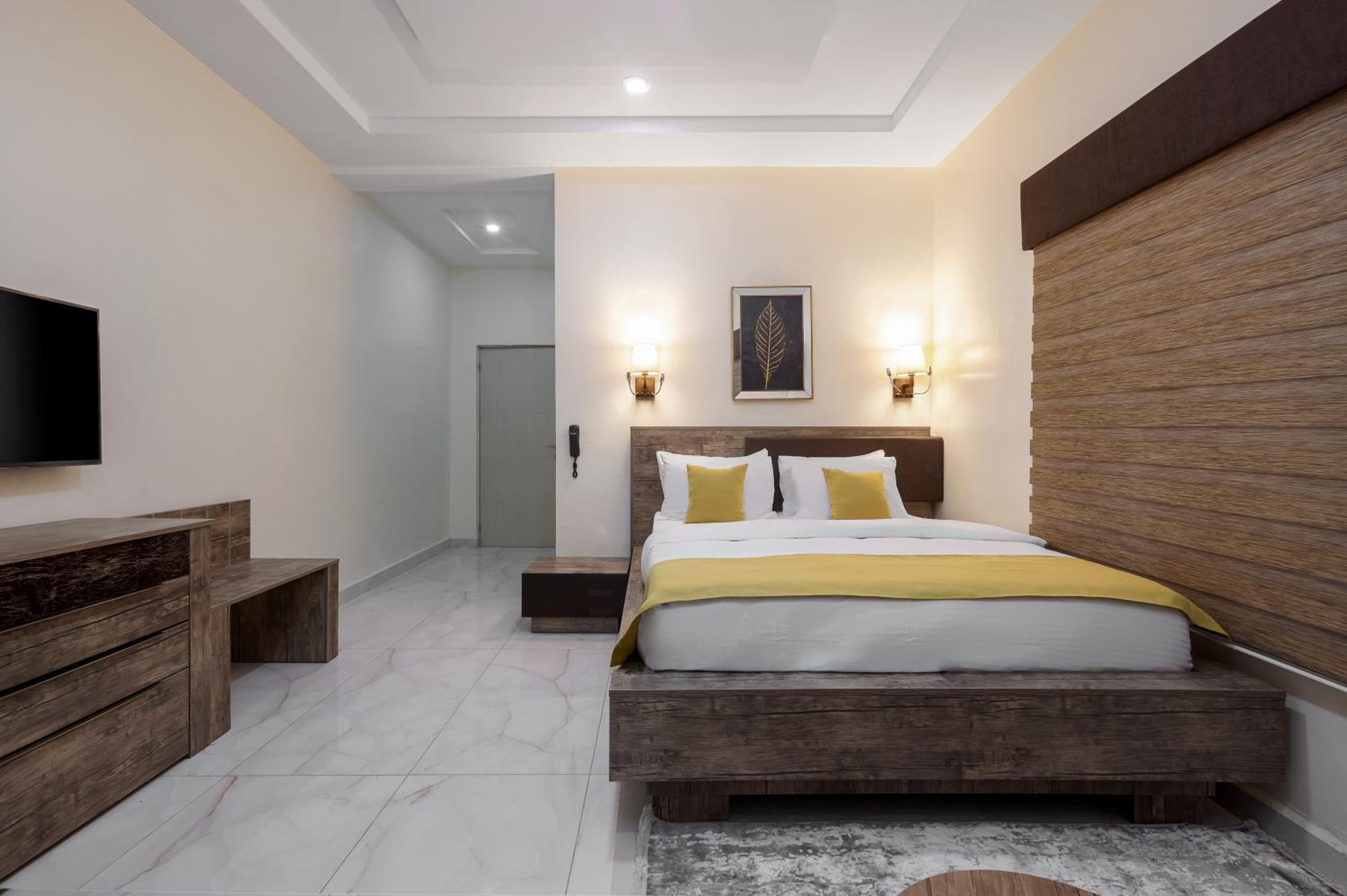 Deluxe King Suite - Photo 4