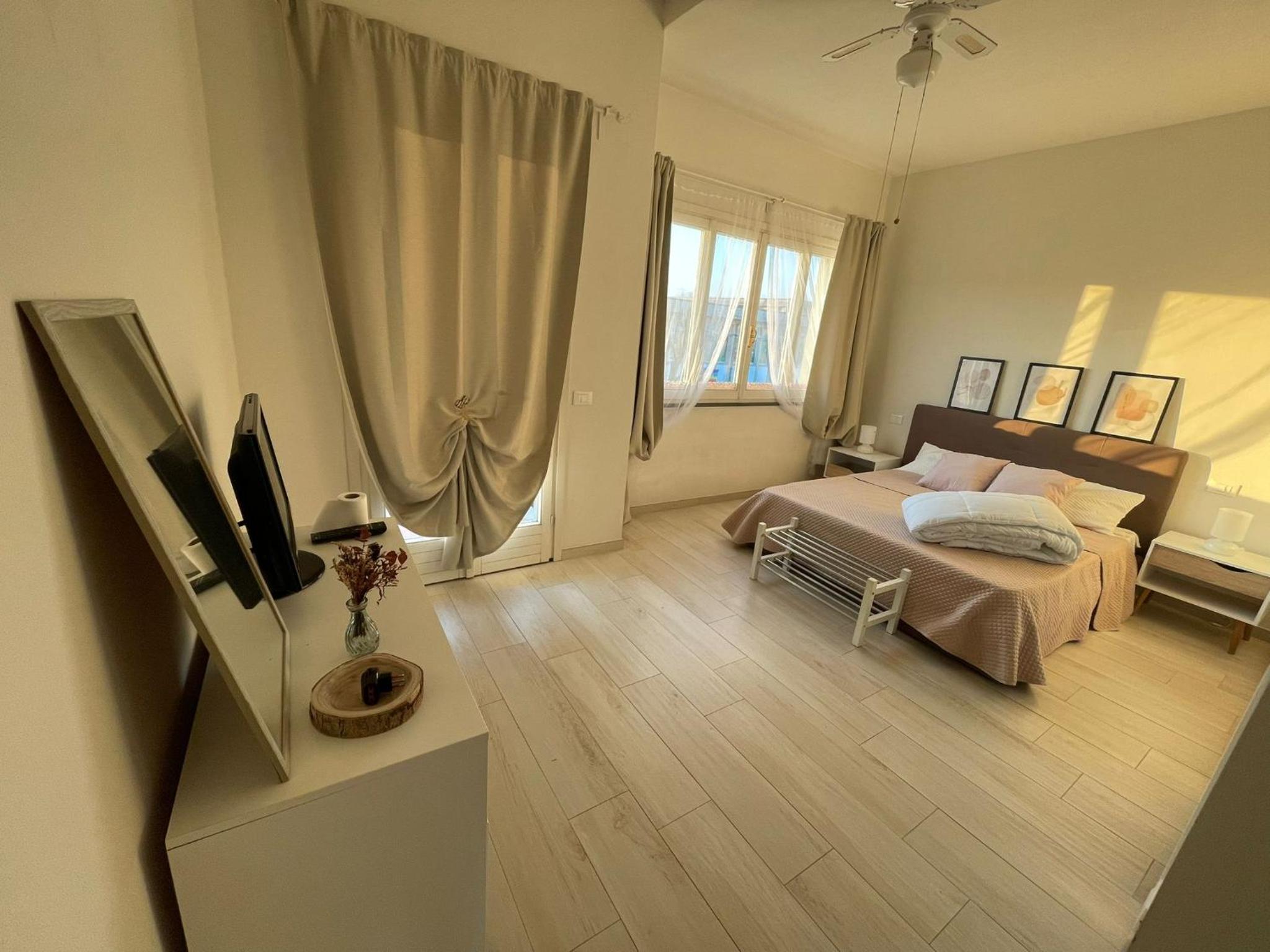Apartment with Balcony - Photo 2