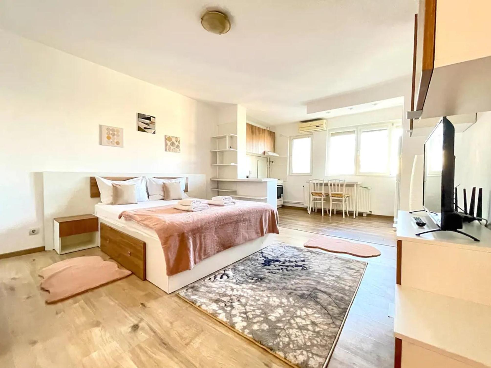 One-Bedroom Apartment - Photo 1