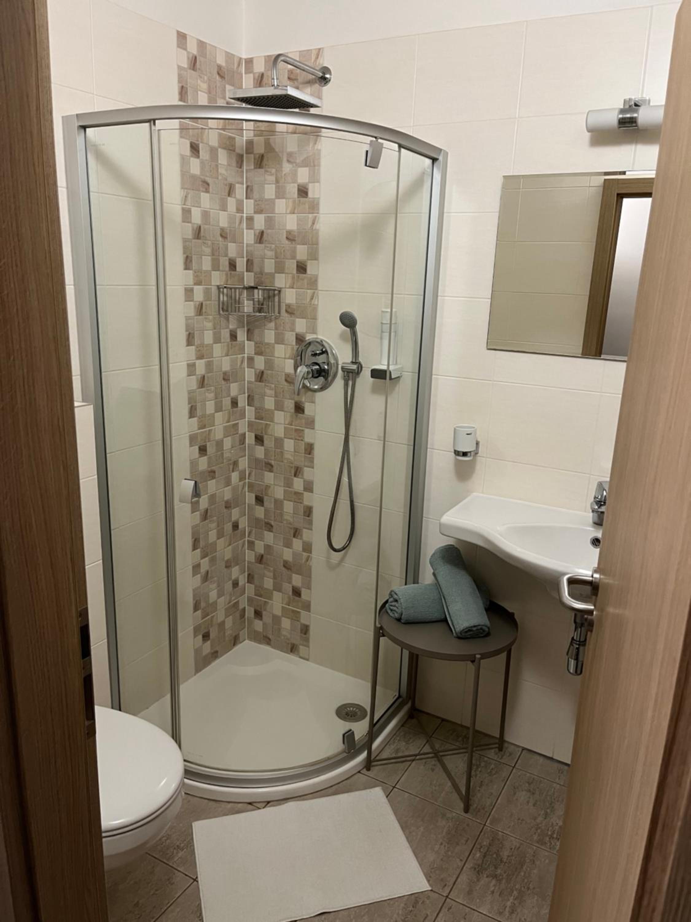 Double Room - Photo 9