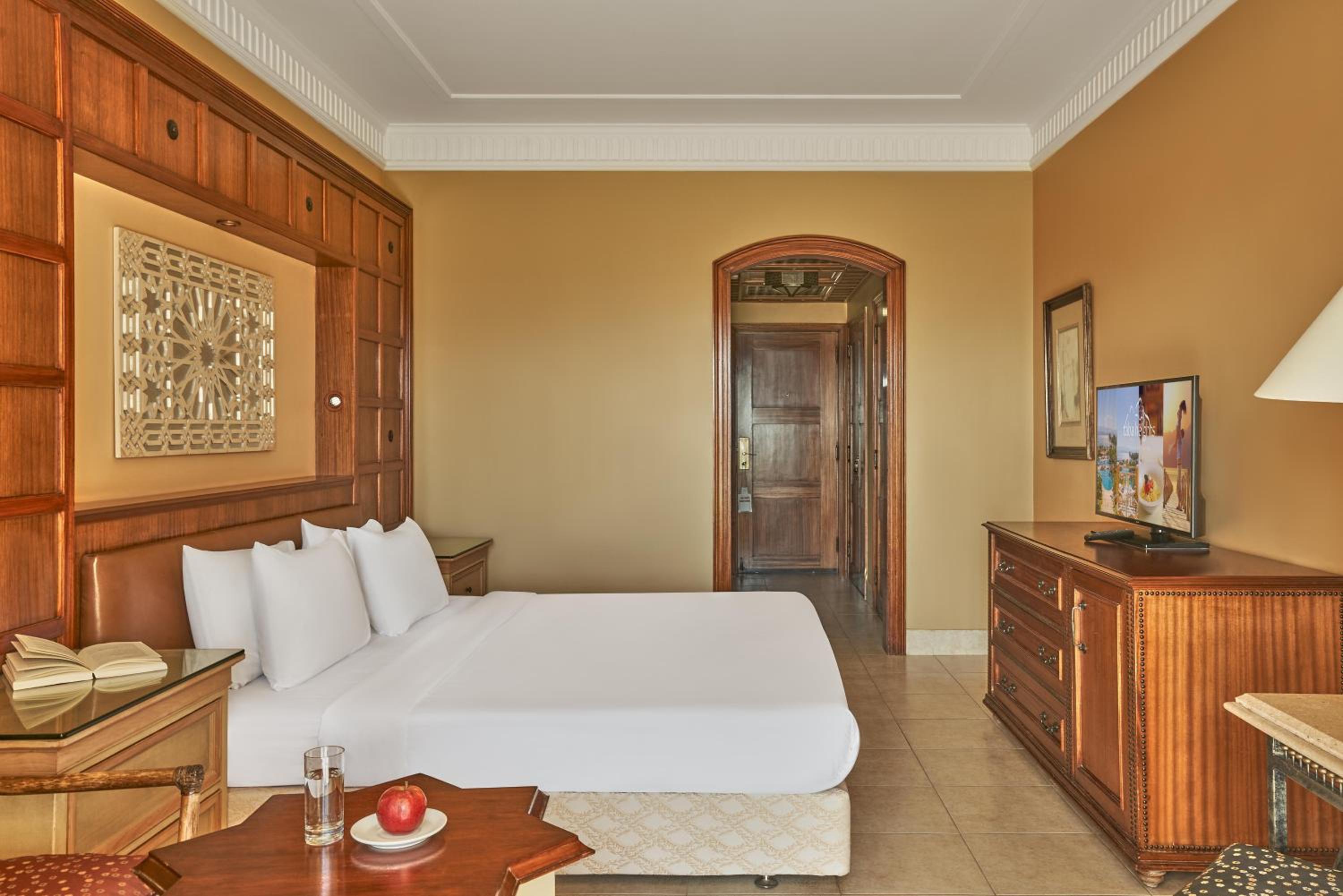 Garden View Room, King Bed photo 3