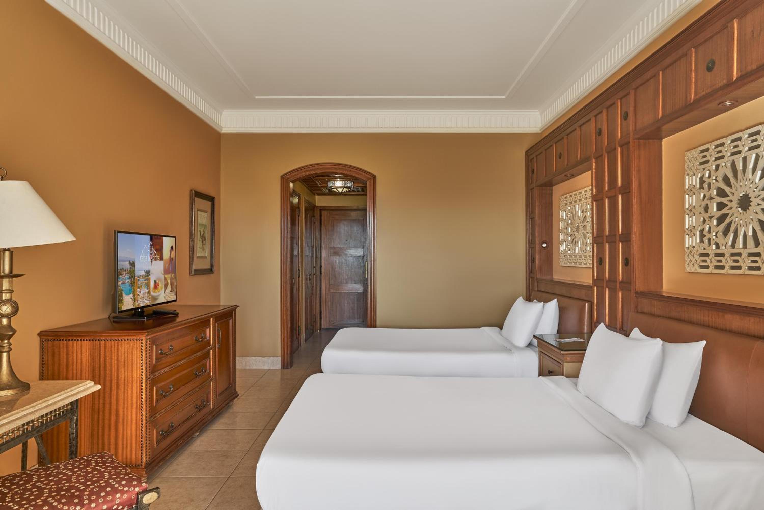 Plaza Room Twin Bed photo 2