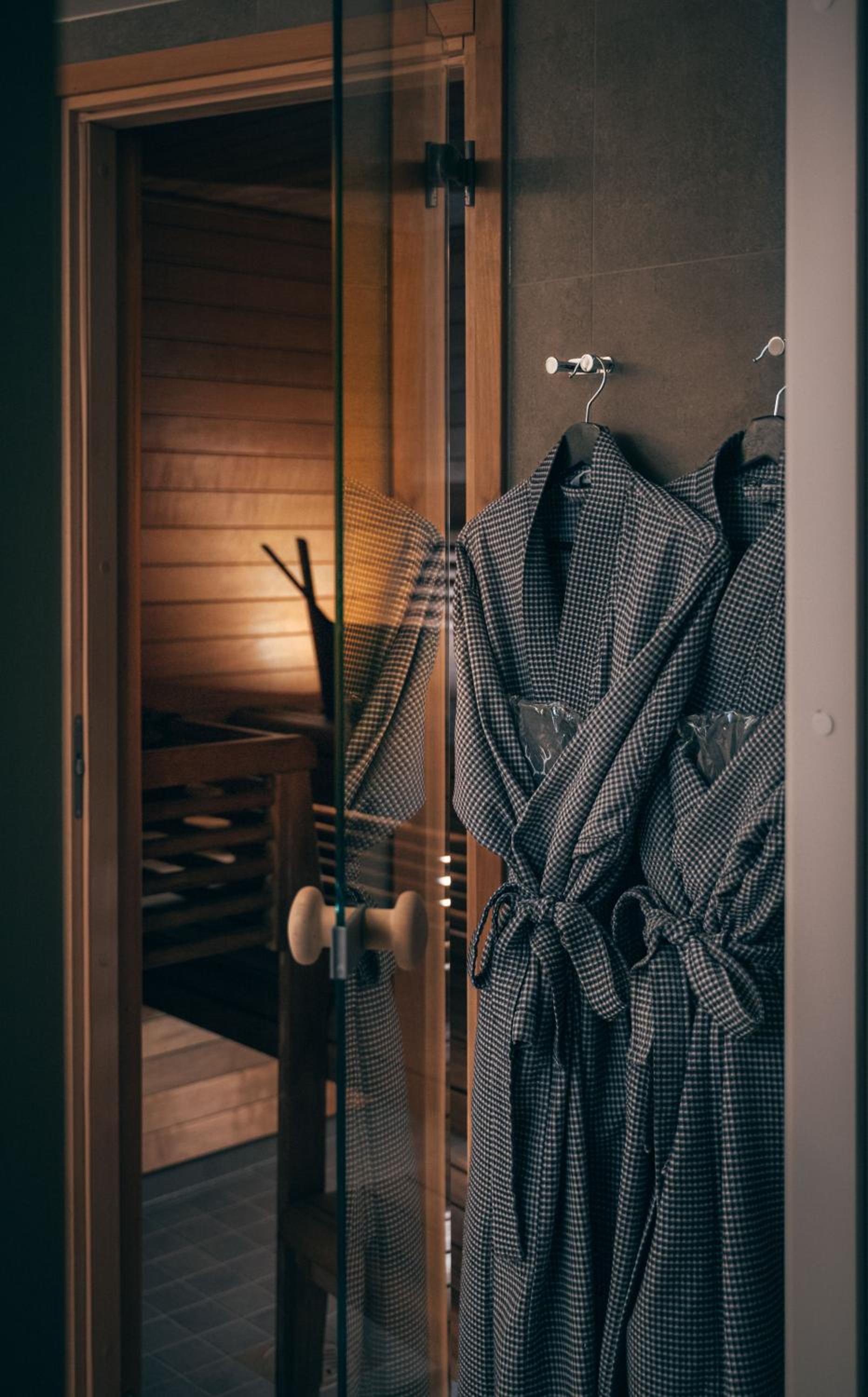 Northern Premium Deluxe King Room - Photo 7
