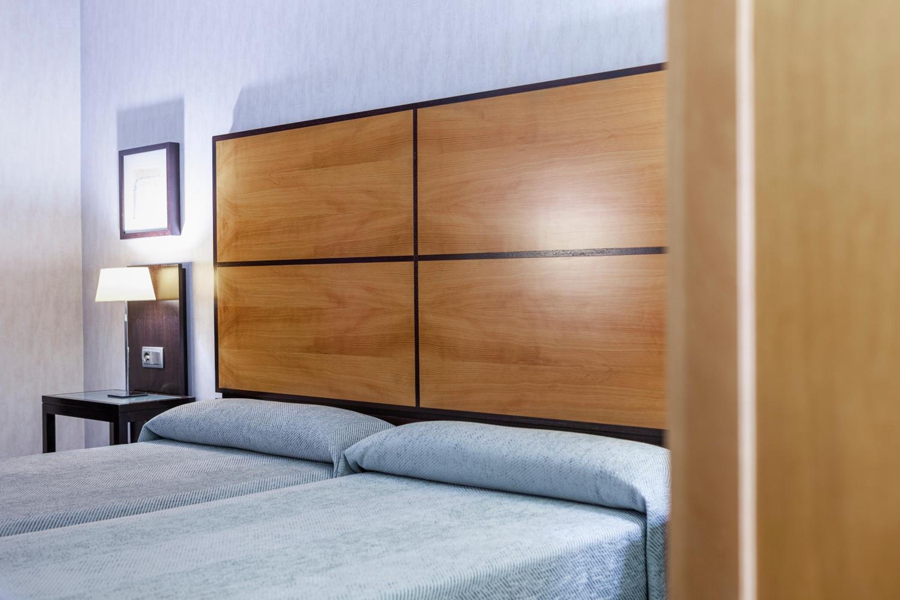 Double or Twin Room - Photo 6
